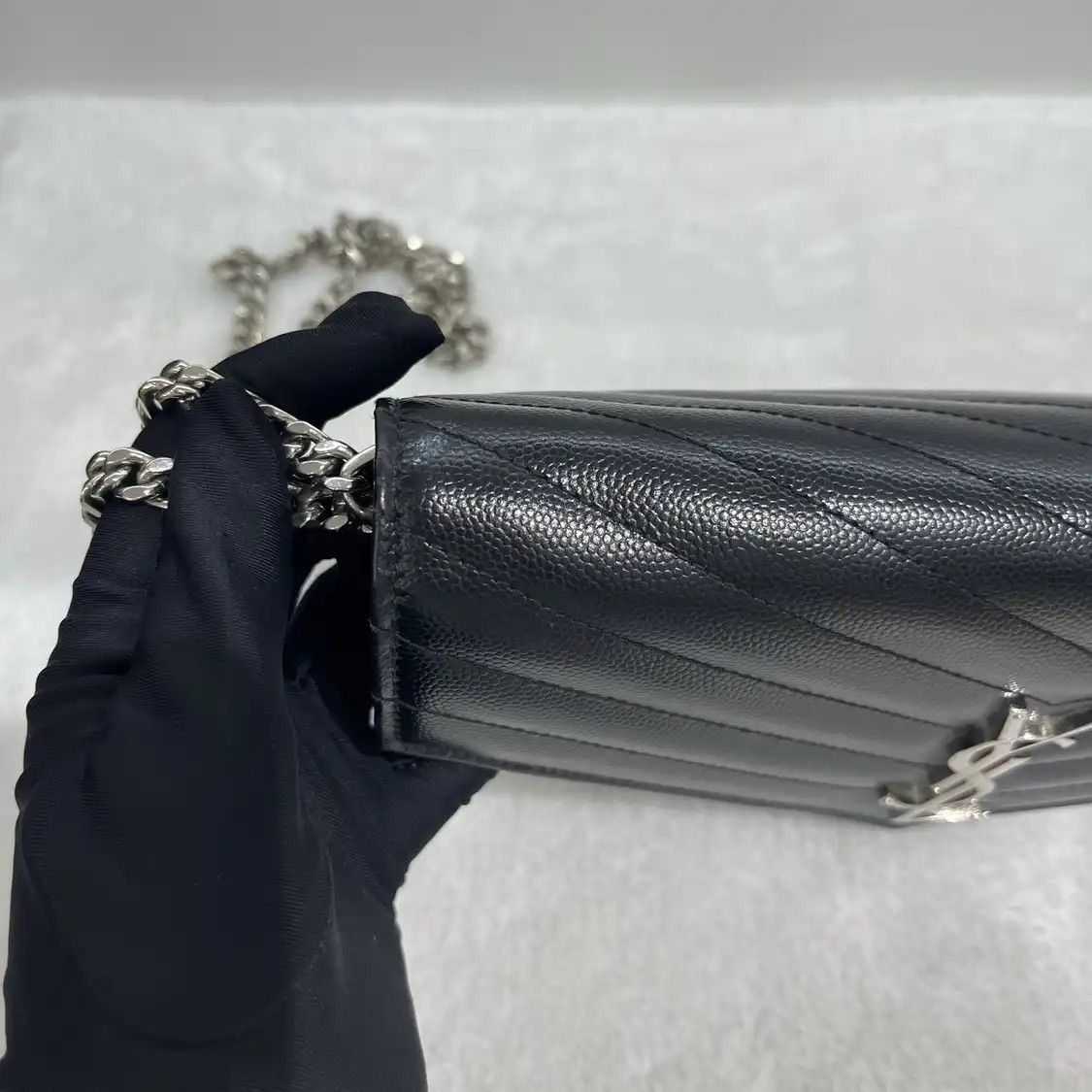 Saint Laurent Paris Saint Laurent Paris YSL MONOGRAM Medium black cowhide leather quilted Vcrossbody Size ONE SIZE - 8 Thumbnail