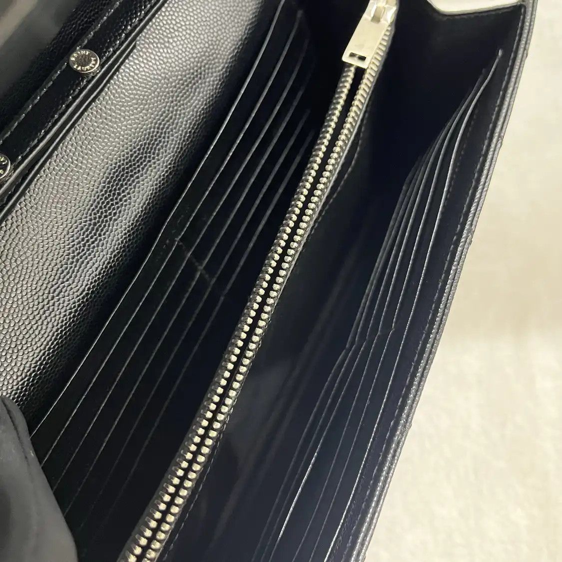 Saint Laurent Paris Saint Laurent Paris YSL MONOGRAM Medium black cowhide leather quilted Vcrossbody Size ONE SIZE - 6 Thumbnail