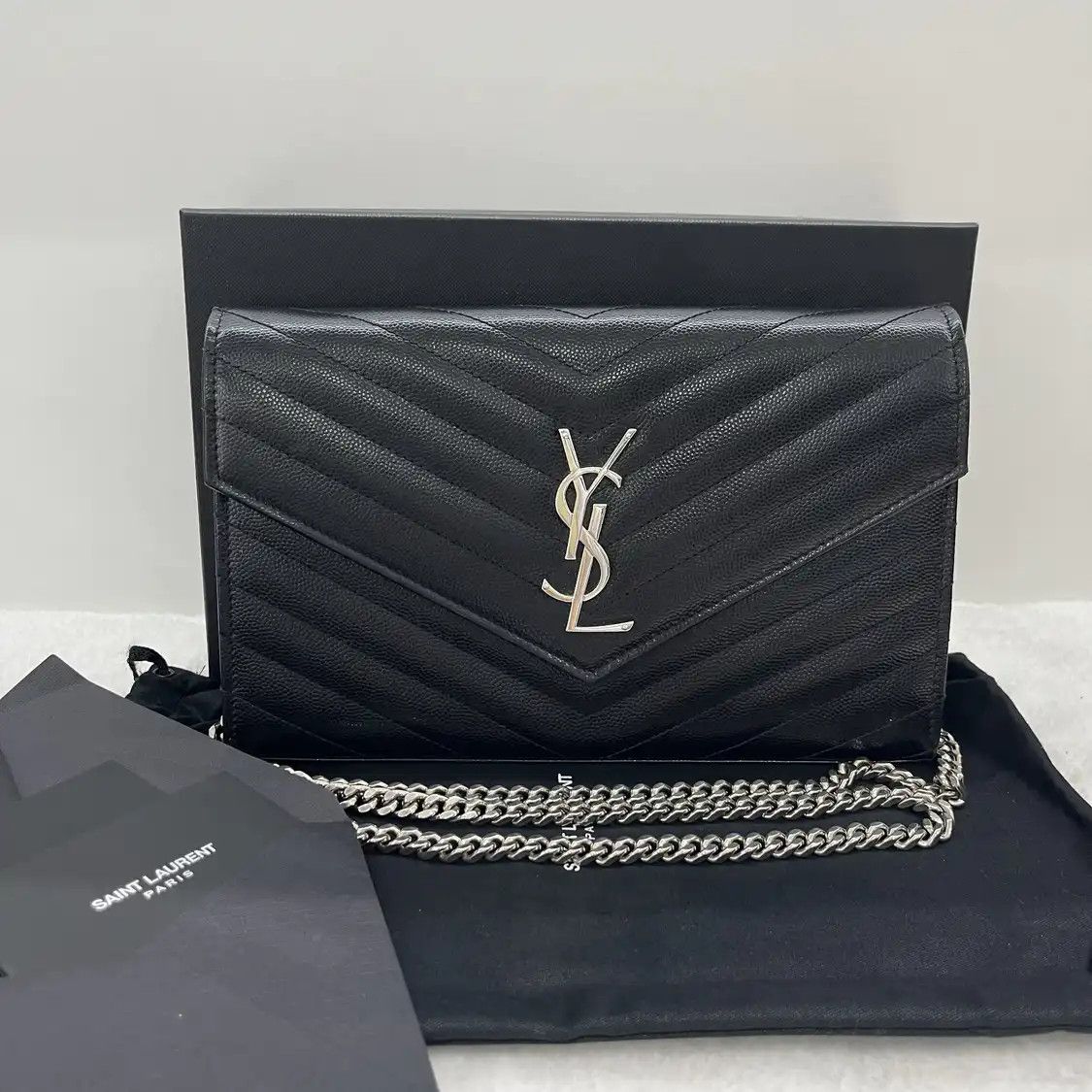Saint Laurent Paris Saint Laurent Paris YSL MONOGRAM Medium black cowhide leather quilted Vcrossbody Size ONE SIZE - 7 Thumbnail