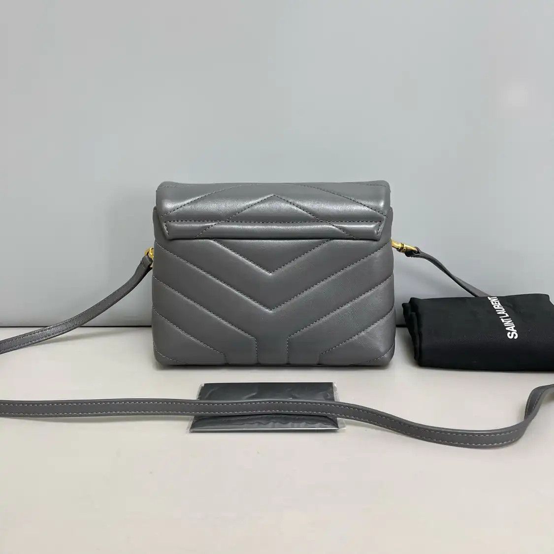 Saint Laurent Paris Saint Laurent Paris YSL dark greycowhide leather quilted Vcrossbody bag Size ONE SIZE - 4 Thumbnail