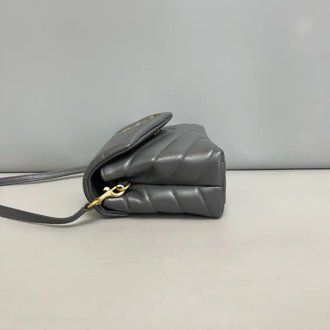 Saint Laurent Paris Saint Laurent Paris YSL dark greycowhide leather quilted Vcrossbody bag Size ONE SIZE - 2 Thumbnail