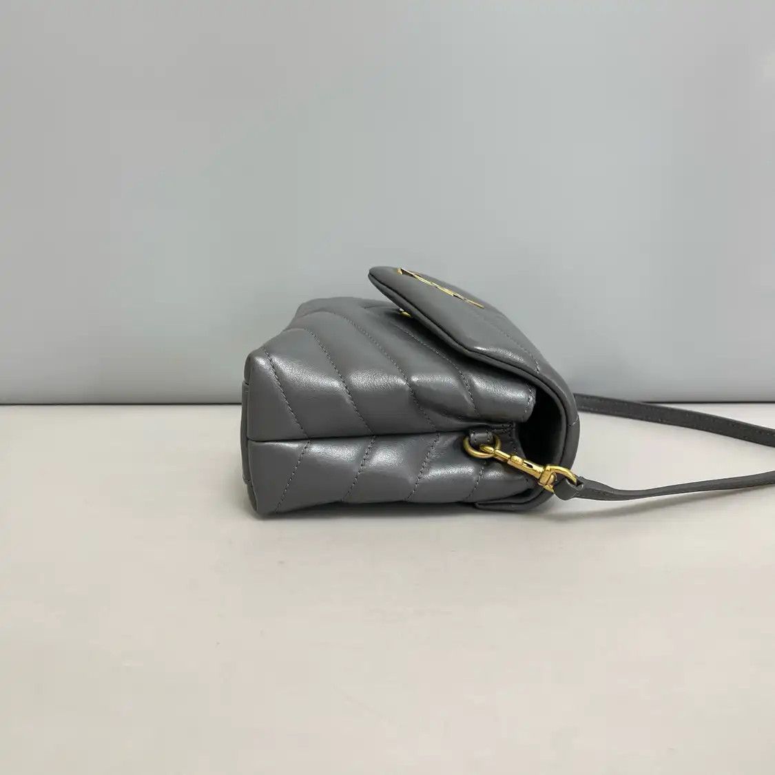 Saint Laurent Paris Saint Laurent Paris YSL dark greycowhide leather quilted Vcrossbody bag Size ONE SIZE - 3 Thumbnail