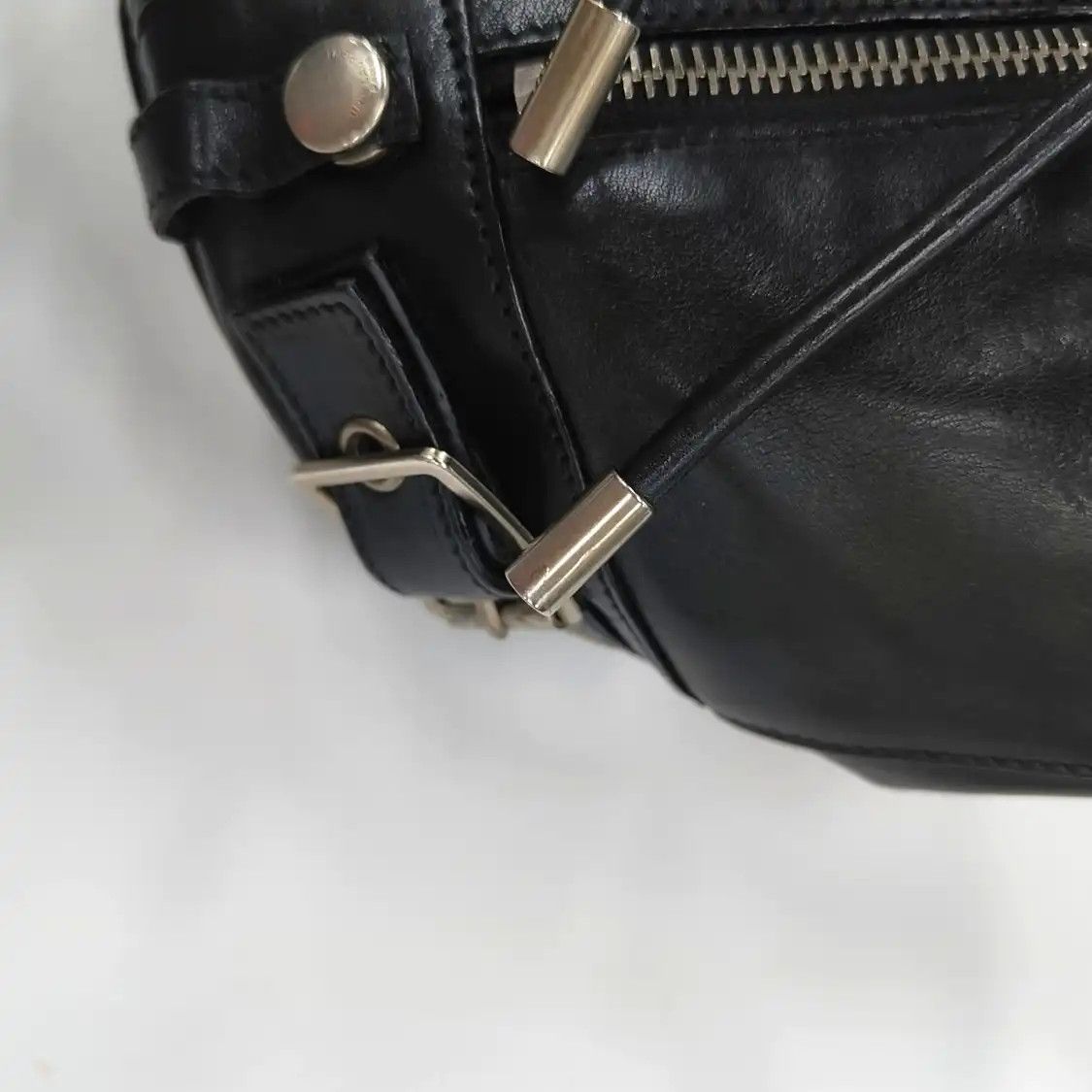 Saint Laurent Paris Saint Laurent Paris YSL bucket bag black cowhide leather shoulder bag crossbody Size ONE SIZE - 11 Thumbnail