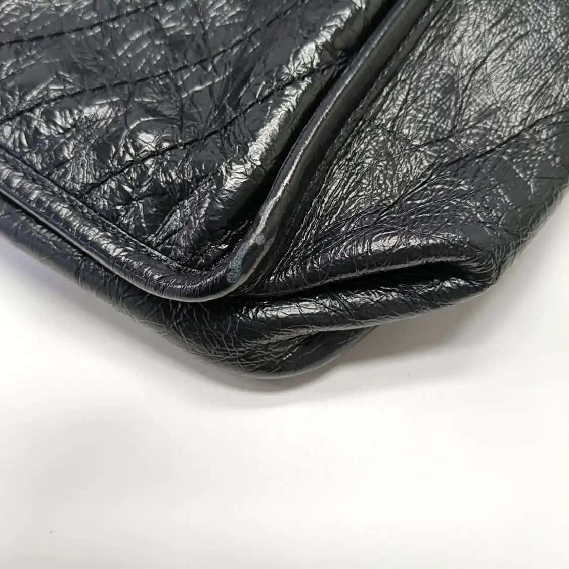 Saint Laurent Paris Saint Laurent Paris YSL NIKI black cowhide leather quilted Vshoulder bag black r Size ONE SIZE - 14 Thumbnail
