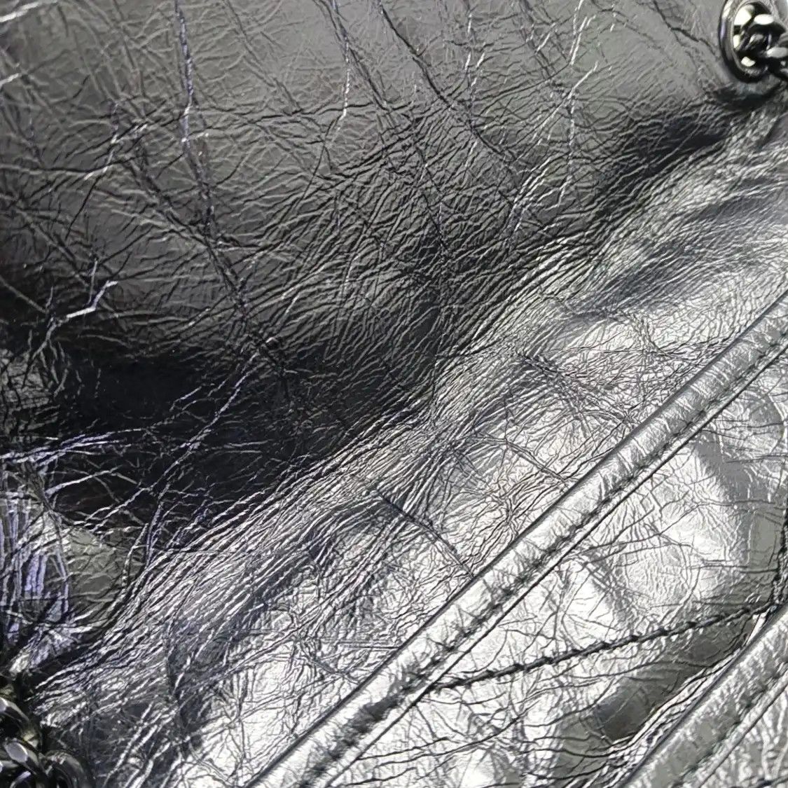 Saint Laurent Paris Saint Laurent Paris YSL NIKI black cowhide leather quilted Vshoulder bag black r Size ONE SIZE - 10 Thumbnail