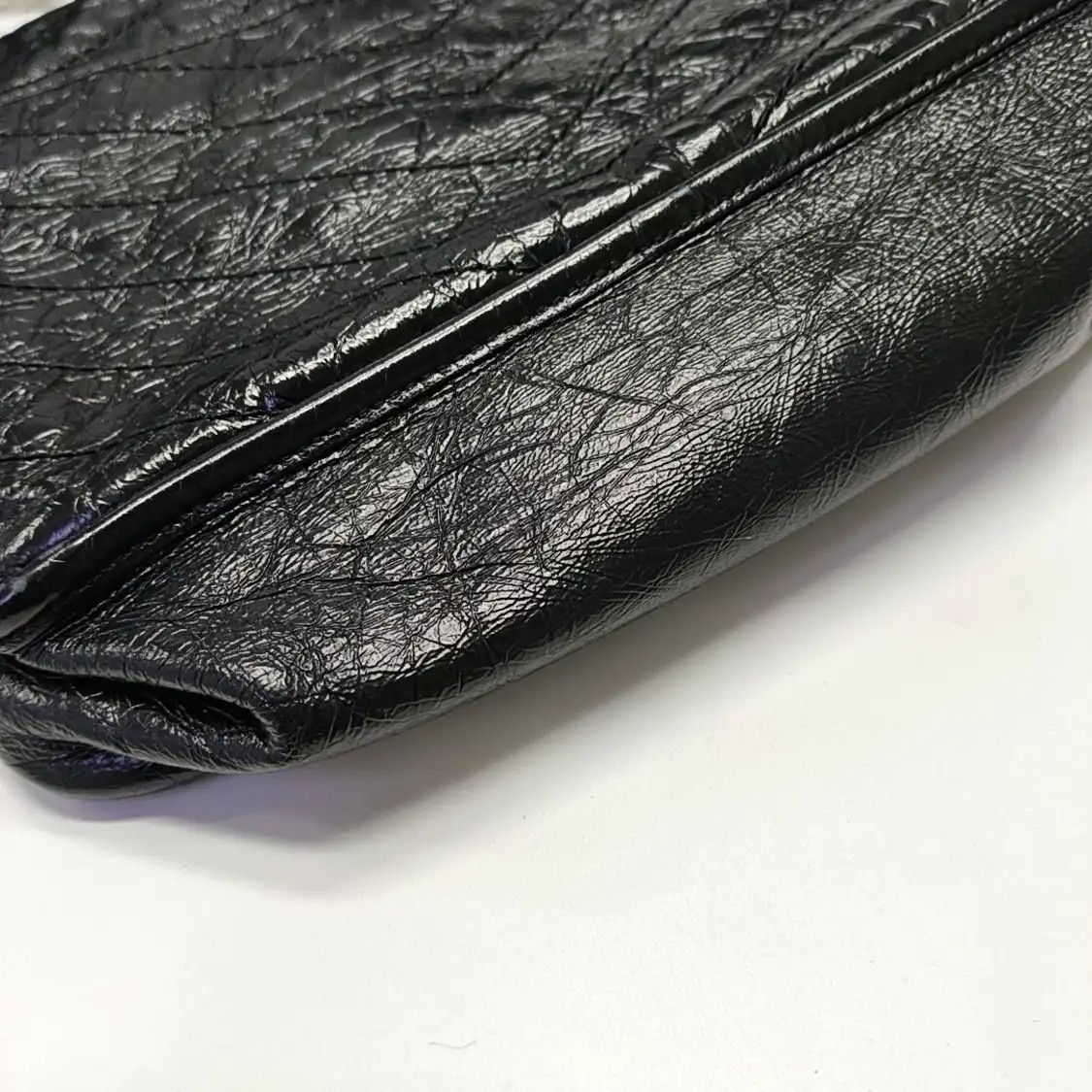 Saint Laurent Paris Saint Laurent Paris YSL NIKI black cowhide leather quilted Vshoulder bag black r Size ONE SIZE - 16 Thumbnail