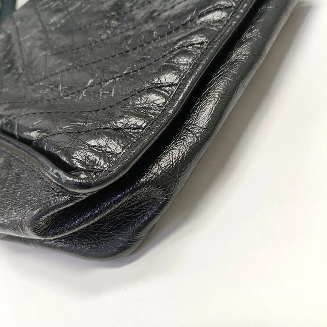 Saint Laurent Paris Saint Laurent Paris YSL NIKI black cowhide leather quilted Vshoulder bag black r Size ONE SIZE - 12 Thumbnail