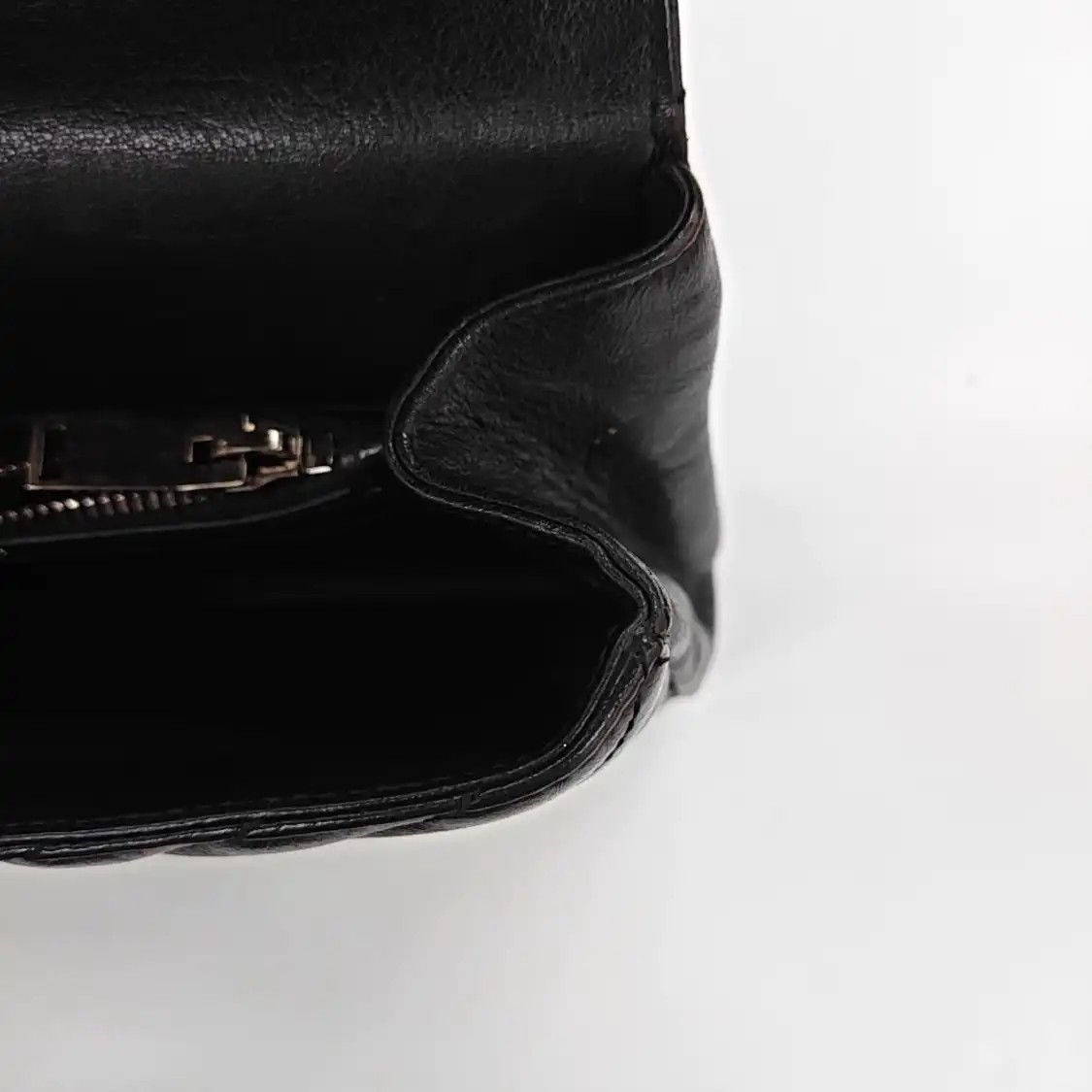 Saint Laurent Paris Saint Laurent Paris YSL COLLEGE Medium black sheepskin quilted Vshoulder bag cro Size ONE SIZE - 17 Thumbnail
