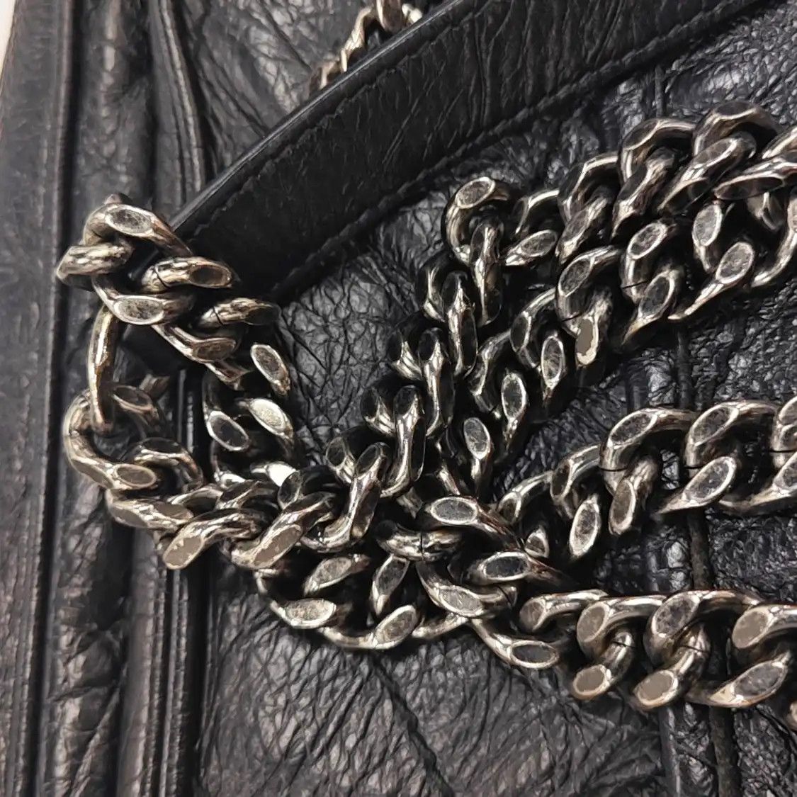 Saint Laurent Paris Saint Laurent Paris YSL NIKI black cowhide leather quilted Vshoulder bag black r Size ONE SIZE - 13 Thumbnail