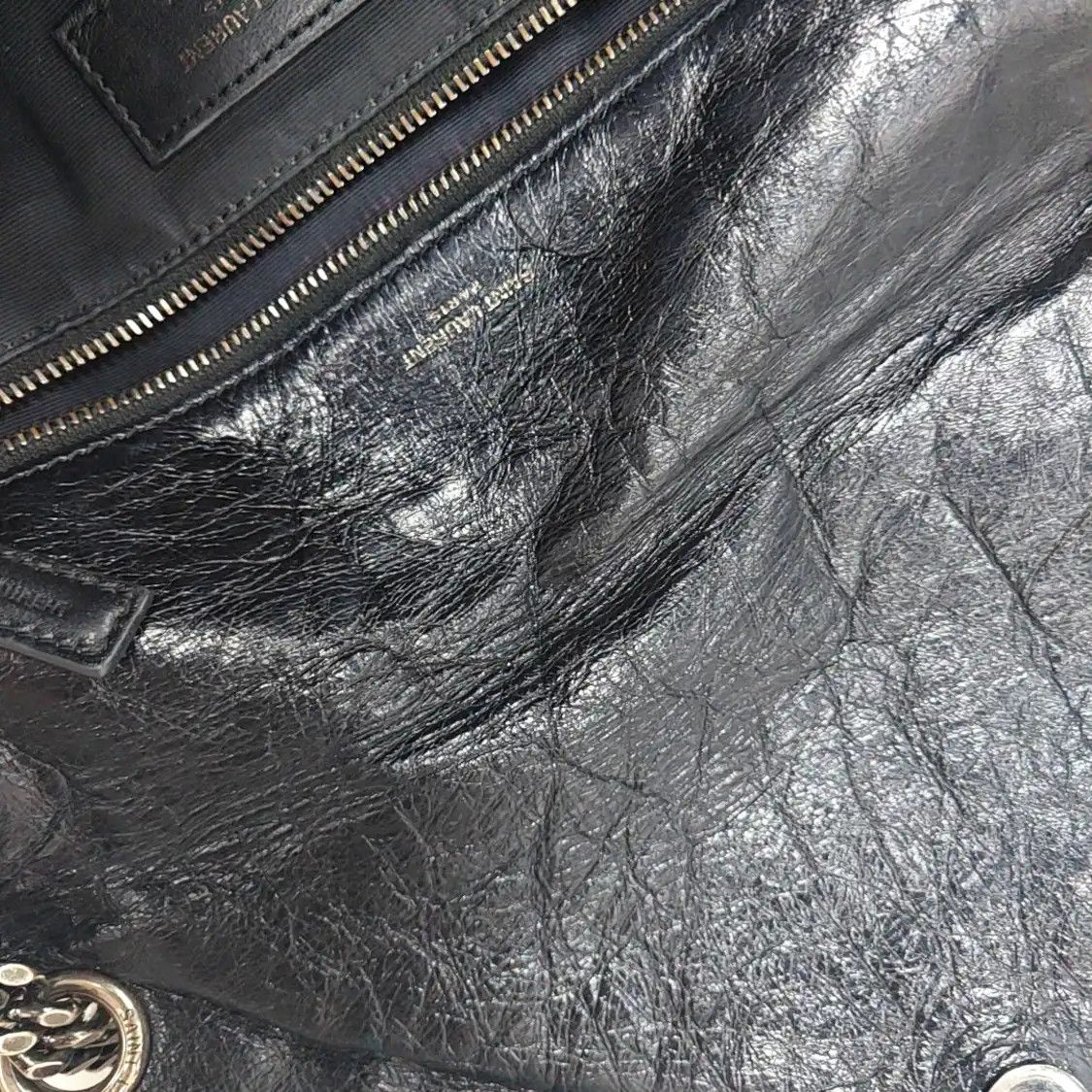 Saint Laurent Paris Saint Laurent Paris YSL NIKI black cowhide leather quilted Vshoulder bag black r Size ONE SIZE - 8 Thumbnail