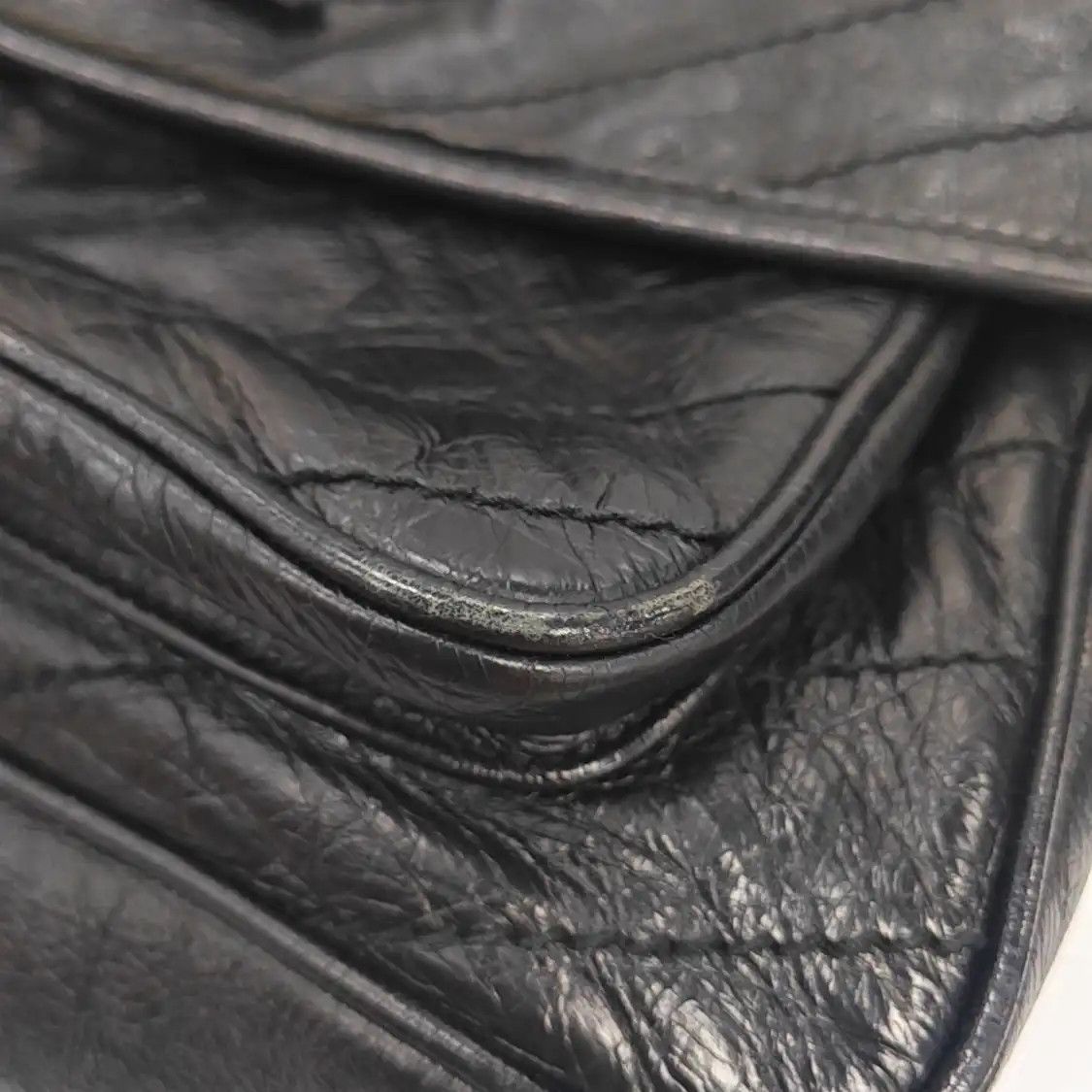 Saint Laurent Paris Saint Laurent Paris YSL NIKI black cowhide leather quilted Vshoulder bag black r Size ONE SIZE - 11 Thumbnail