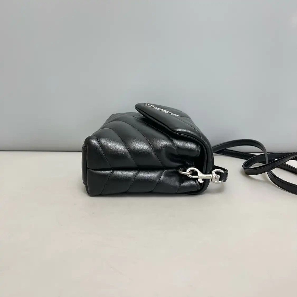 Saint Laurent Paris Saint Laurent Paris YSL LOULOU ultra Small black cowhide leather quilted Vsquare Size ONE SIZE - 3 Thumbnail