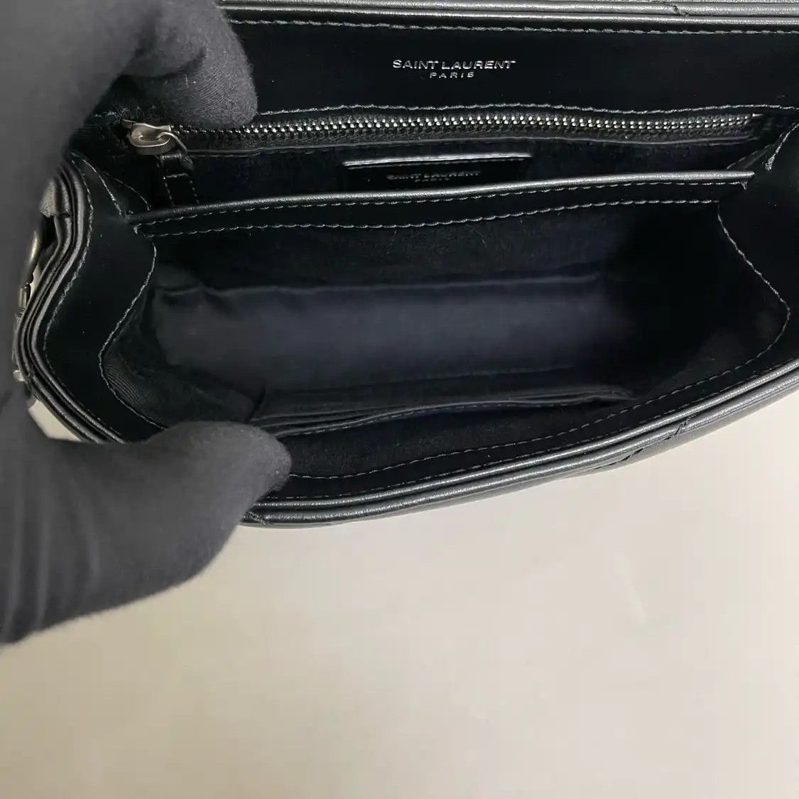 Saint Laurent Paris Saint Laurent Paris YSL LOULOU ultra Small black cowhide leather quilted Vsquare Size ONE SIZE - 6 Thumbnail