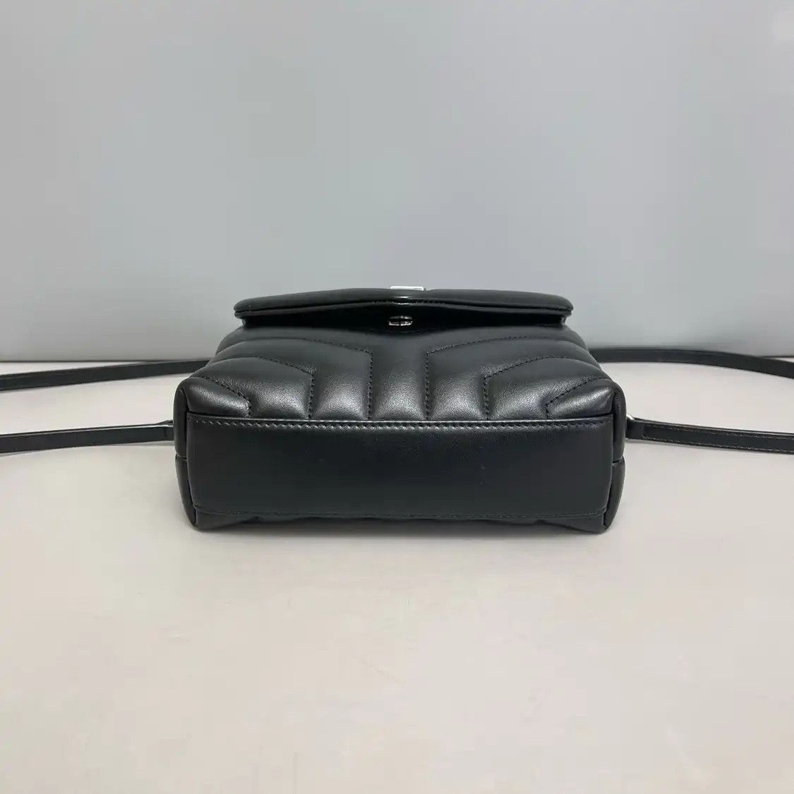 Saint Laurent Paris Saint Laurent Paris YSL LOULOU ultra Small black cowhide leather quilted Vsquare Size ONE SIZE - 5 Thumbnail