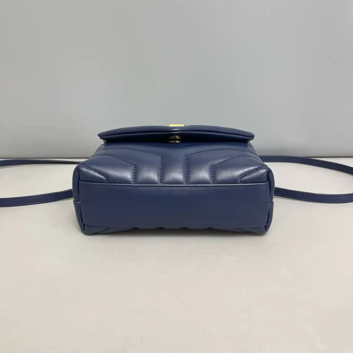Saint Laurent Paris Saint Laurent Paris YSL LOULOU ultra Small blue cowhide leather quilted Vsquare Size ONE SIZE - 5 Thumbnail