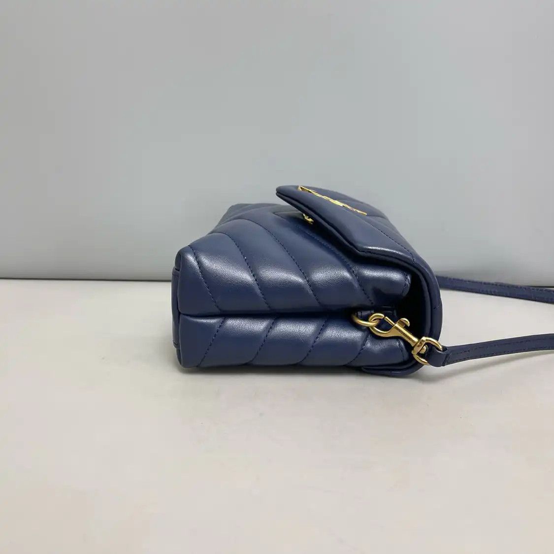 Saint Laurent Paris Saint Laurent Paris YSL LOULOU ultra Small blue cowhide leather quilted Vsquare Size ONE SIZE - 3 Thumbnail