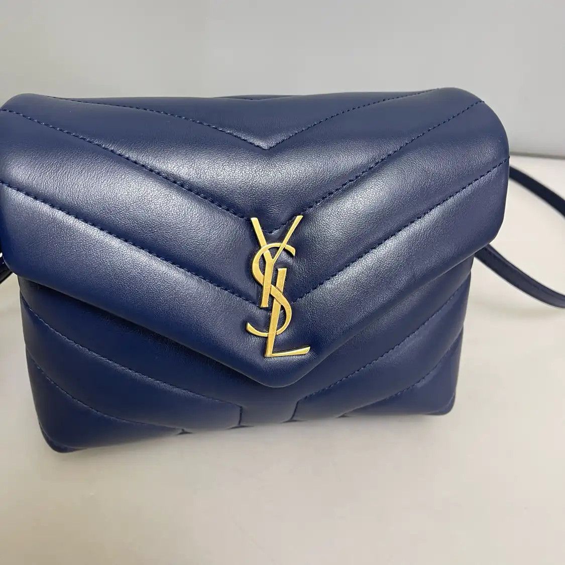 Saint Laurent Paris Saint Laurent Paris YSL LOULOU ultra Small blue cowhide leather quilted Vsquare Size ONE SIZE - 7 Thumbnail