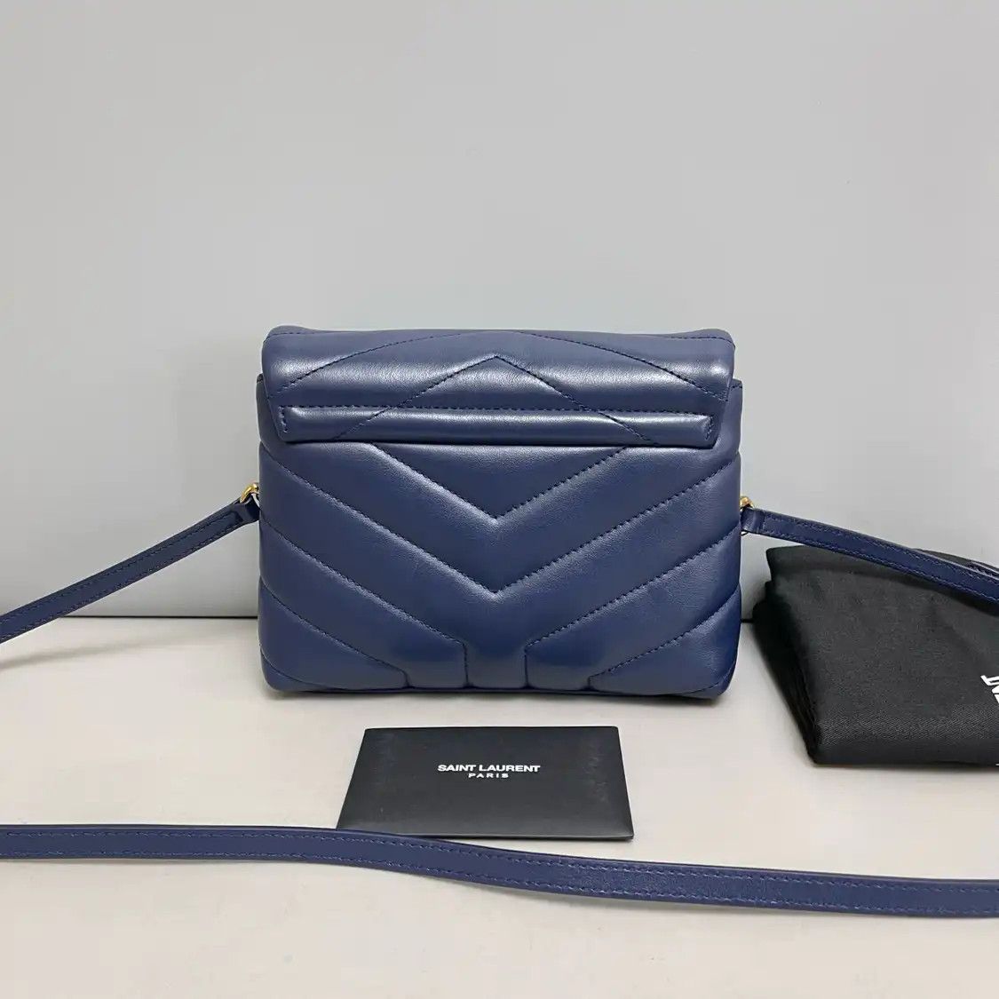 Saint Laurent Paris Saint Laurent Paris YSL LOULOU ultra Small blue cowhide leather quilted Vsquare Size ONE SIZE - 4 Thumbnail