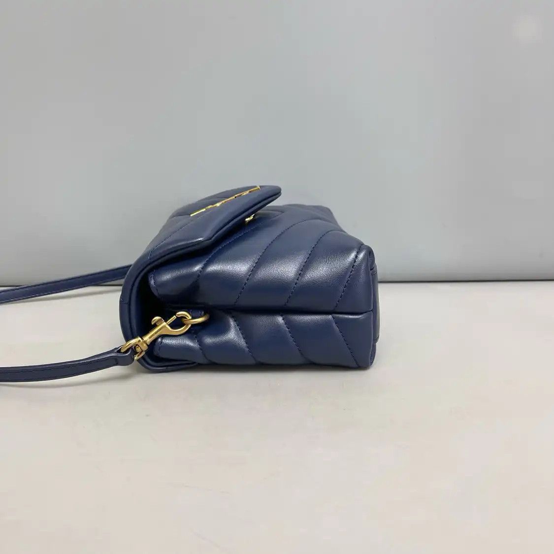 Saint Laurent Paris Saint Laurent Paris YSL LOULOU ultra Small blue cowhide leather quilted Vsquare Size ONE SIZE - 2 Thumbnail