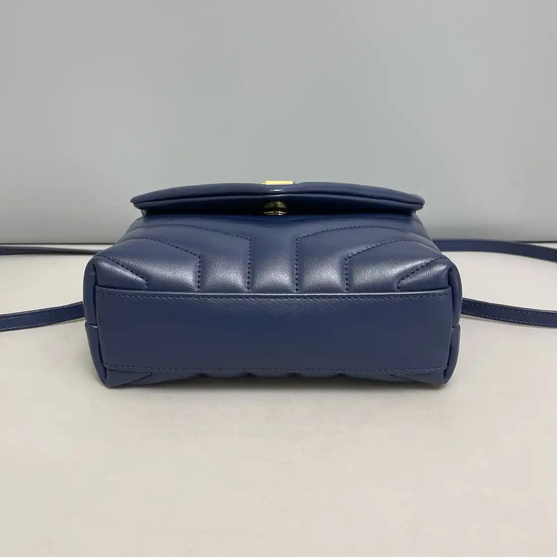 Saint Laurent Paris Saint Laurent Paris YSL LOULOU ultra Small blue cowhide leather quilted Vsquare Size ONE SIZE - 8 Thumbnail
