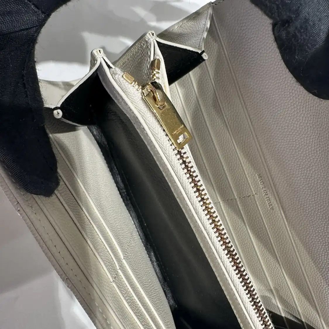 Saint Laurent Paris Saint Laurent Paris YSL MONOGRAM white cowhide leather quilted Vclutch Size ONE SIZE - 15 Thumbnail