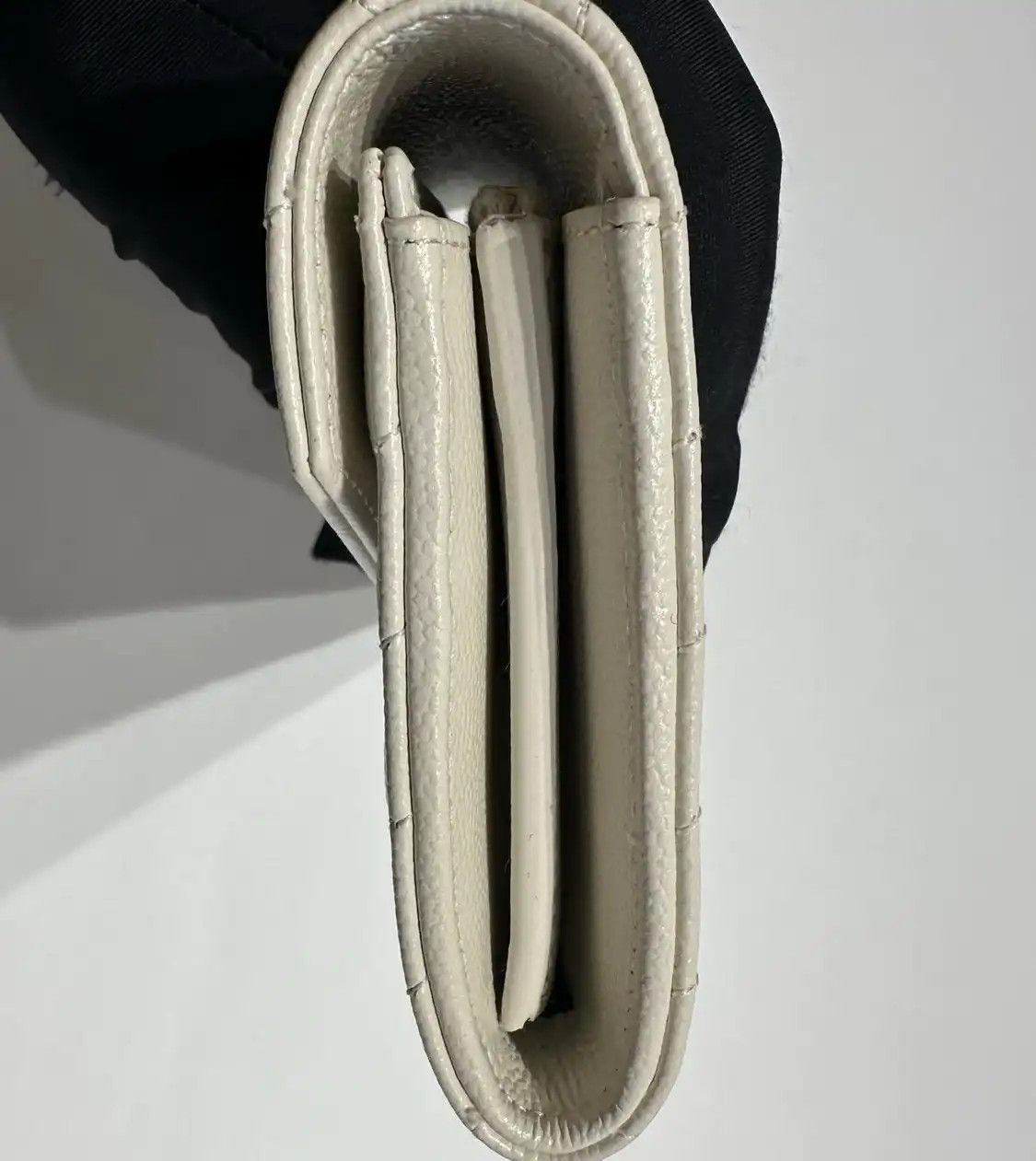 Saint Laurent Paris Saint Laurent Paris YSL MONOGRAM white cowhide leather quilted Vclutch Size ONE SIZE - 9 Thumbnail