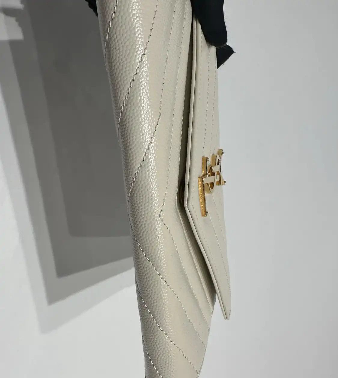 Saint Laurent Paris Saint Laurent Paris YSL MONOGRAM white cowhide leather quilted Vclutch Size ONE SIZE - 8 Thumbnail