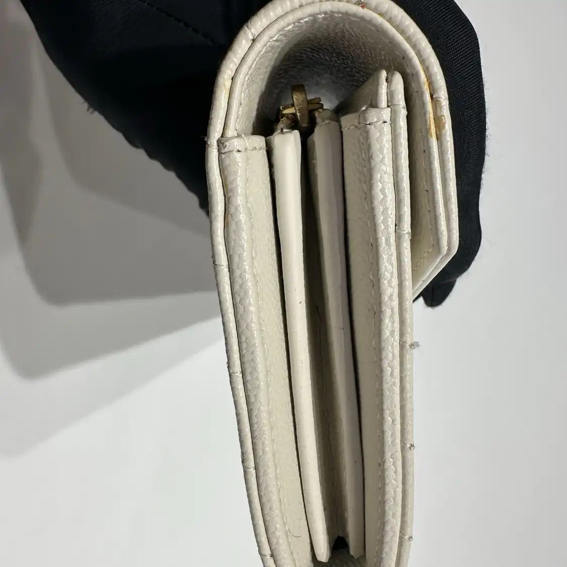 Saint Laurent Paris Saint Laurent Paris YSL MONOGRAM white cowhide leather quilted Vclutch Size ONE SIZE - 12 Thumbnail