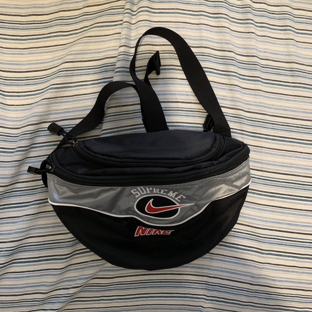 Supreme Nike Shoulder Bag Silver