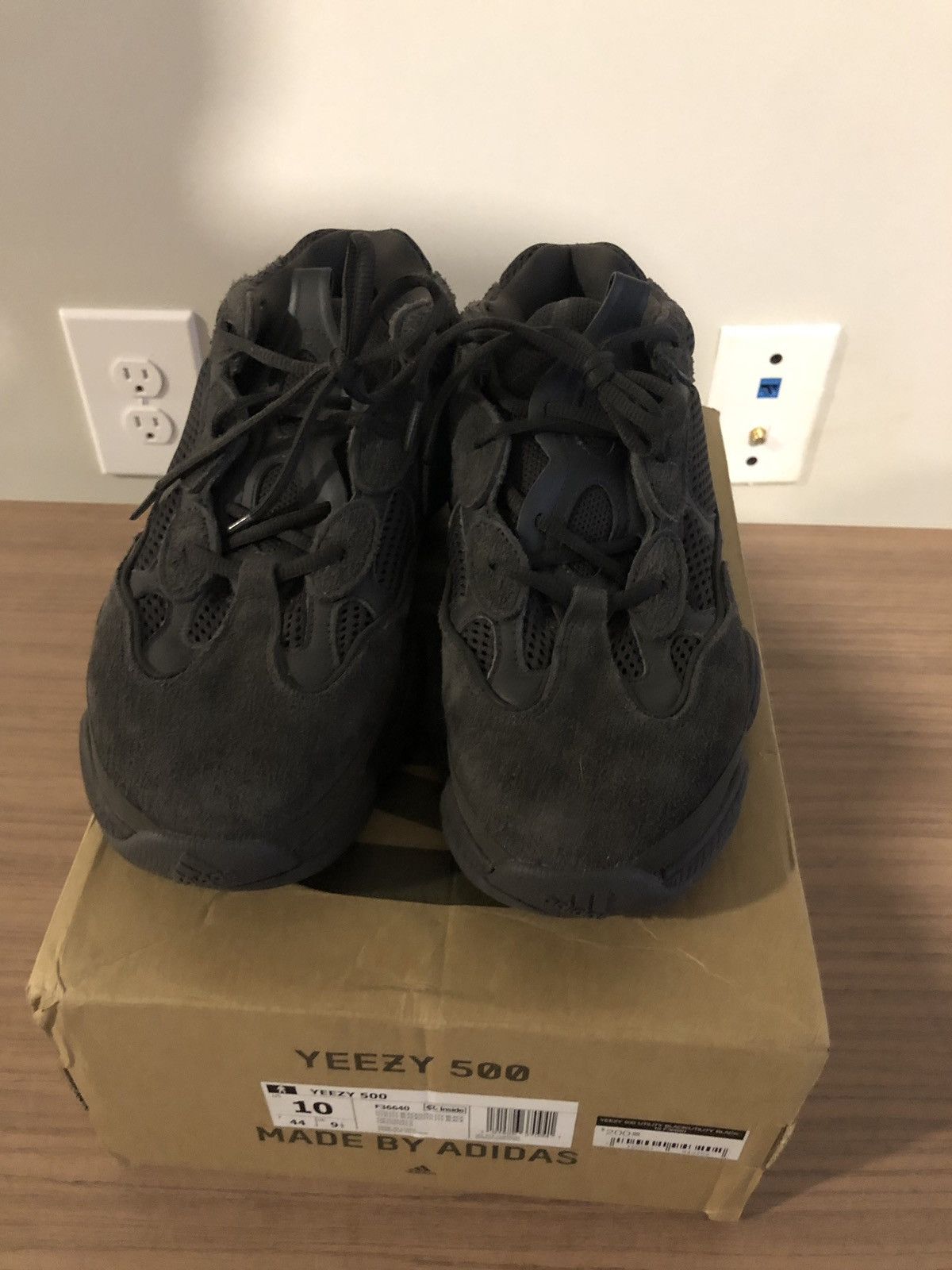 Adidas Yeezy 500 Utility Black Size US 10 / EU 43 - 2 Thumbnail