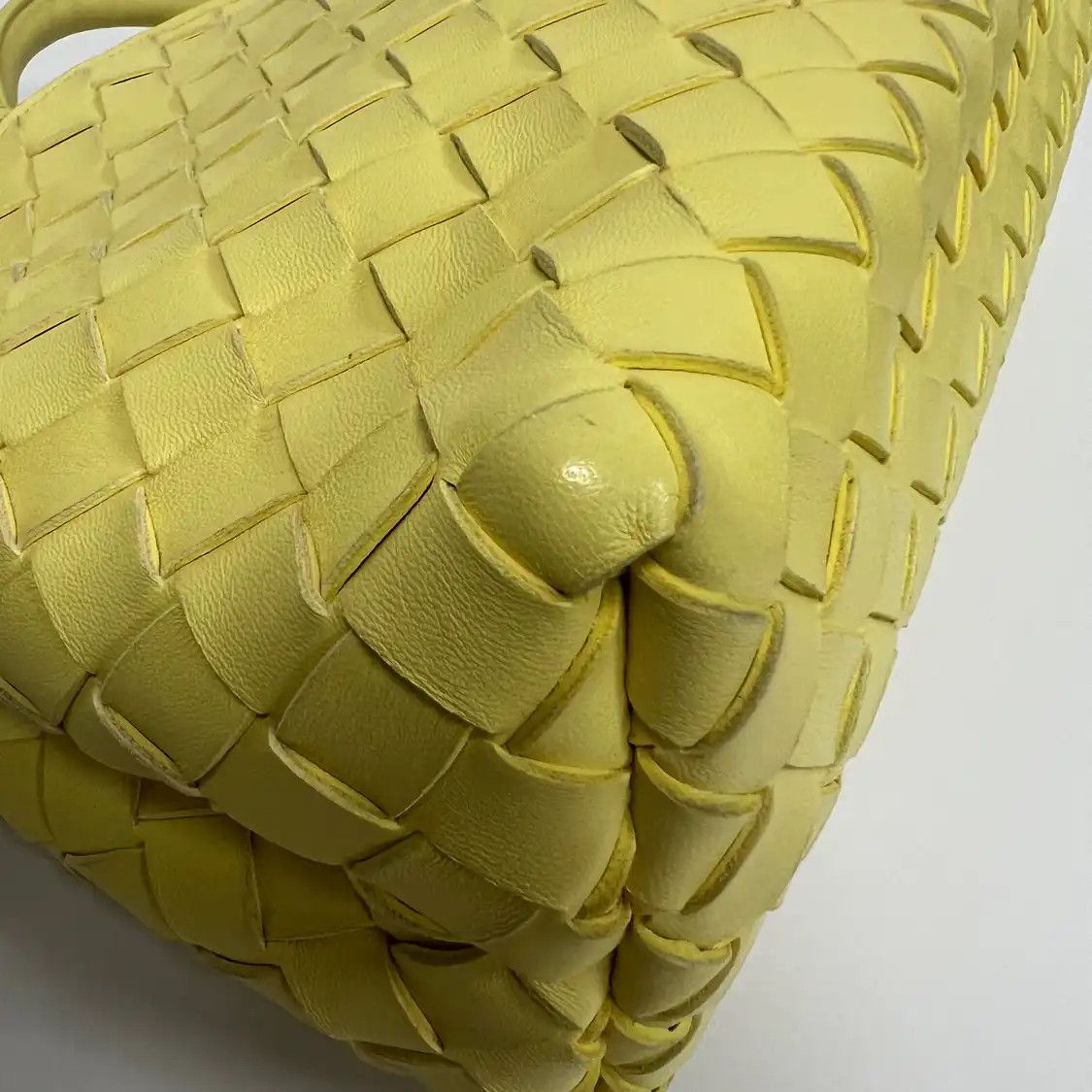 Bottega Veneta BOTTEGA VENETA Andiamo yellow sheepskin woven shoulder bag Size ONE SIZE - 7 Thumbnail