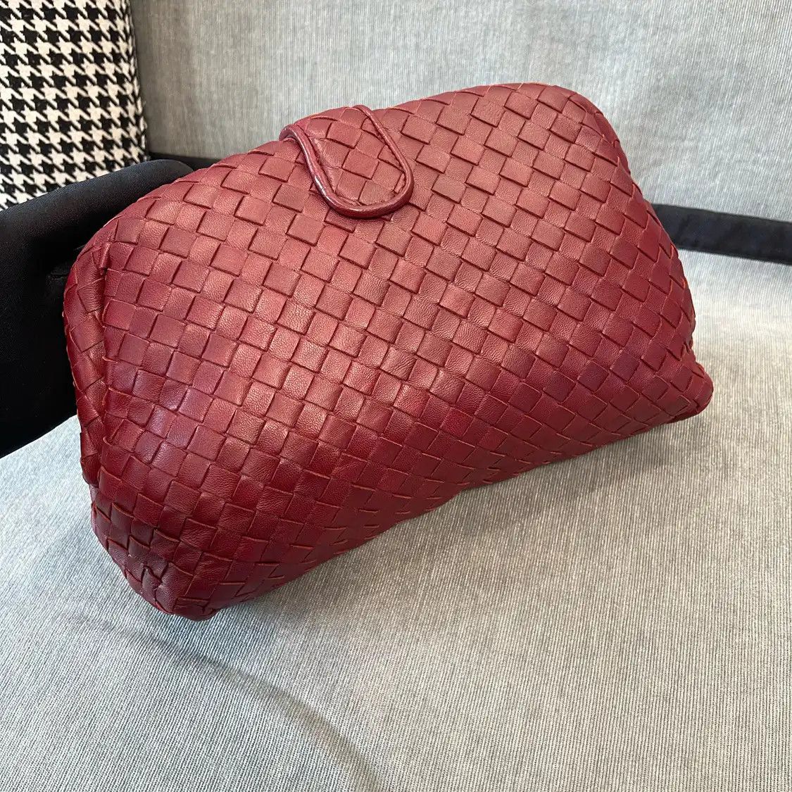 Bottega Veneta BOTTEGA VENETA The Lauren red sheepskin clutch Size ONE SIZE - 18 Thumbnail