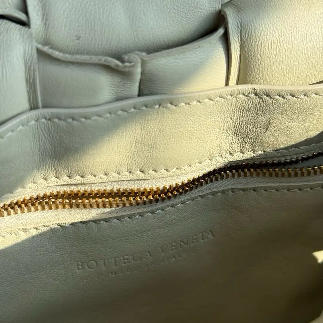 Bottega Veneta BOTTEGA VENETA Cassette white sheepskin woven shoulder bag Size ONE SIZE - 11 Thumbnail