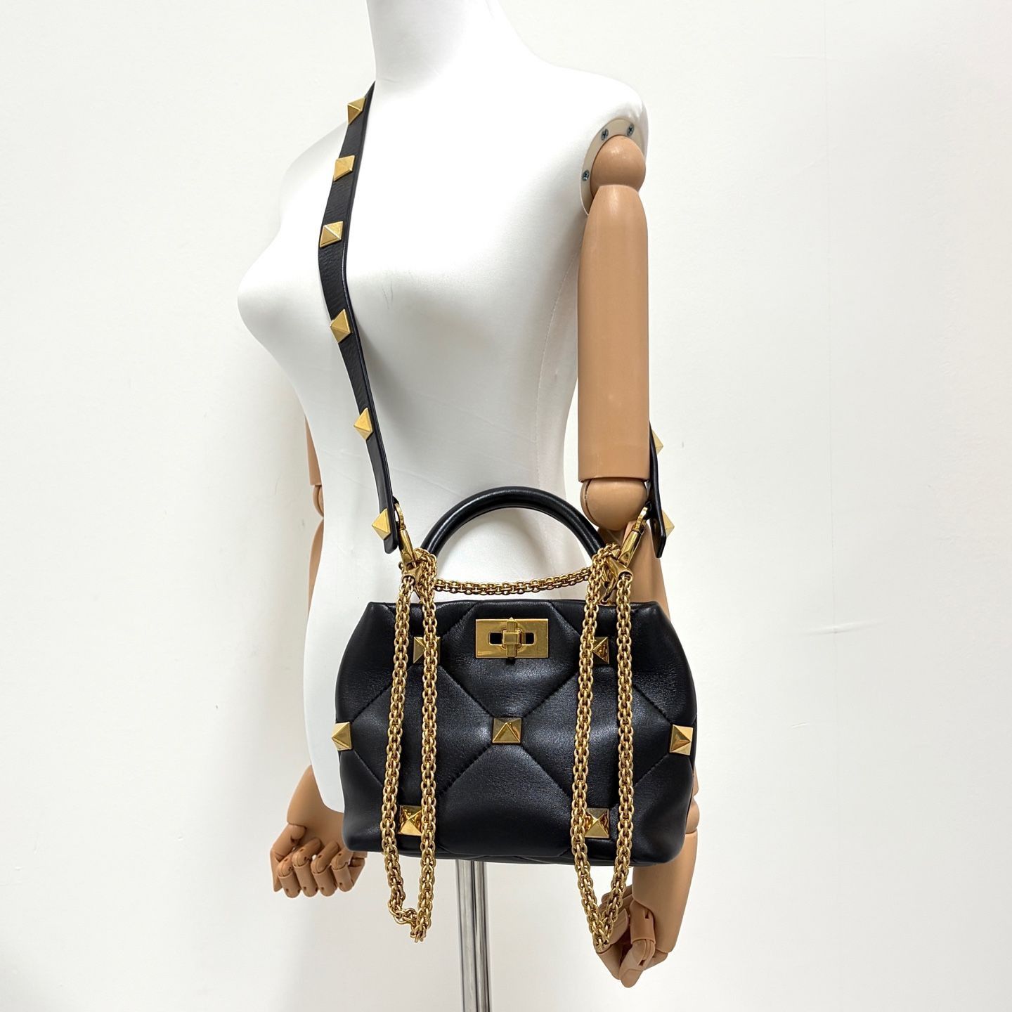 Valentino Roman Stud Tote Bag Shoulder Bag Black Size ONE SIZE - 3 Thumbnail
