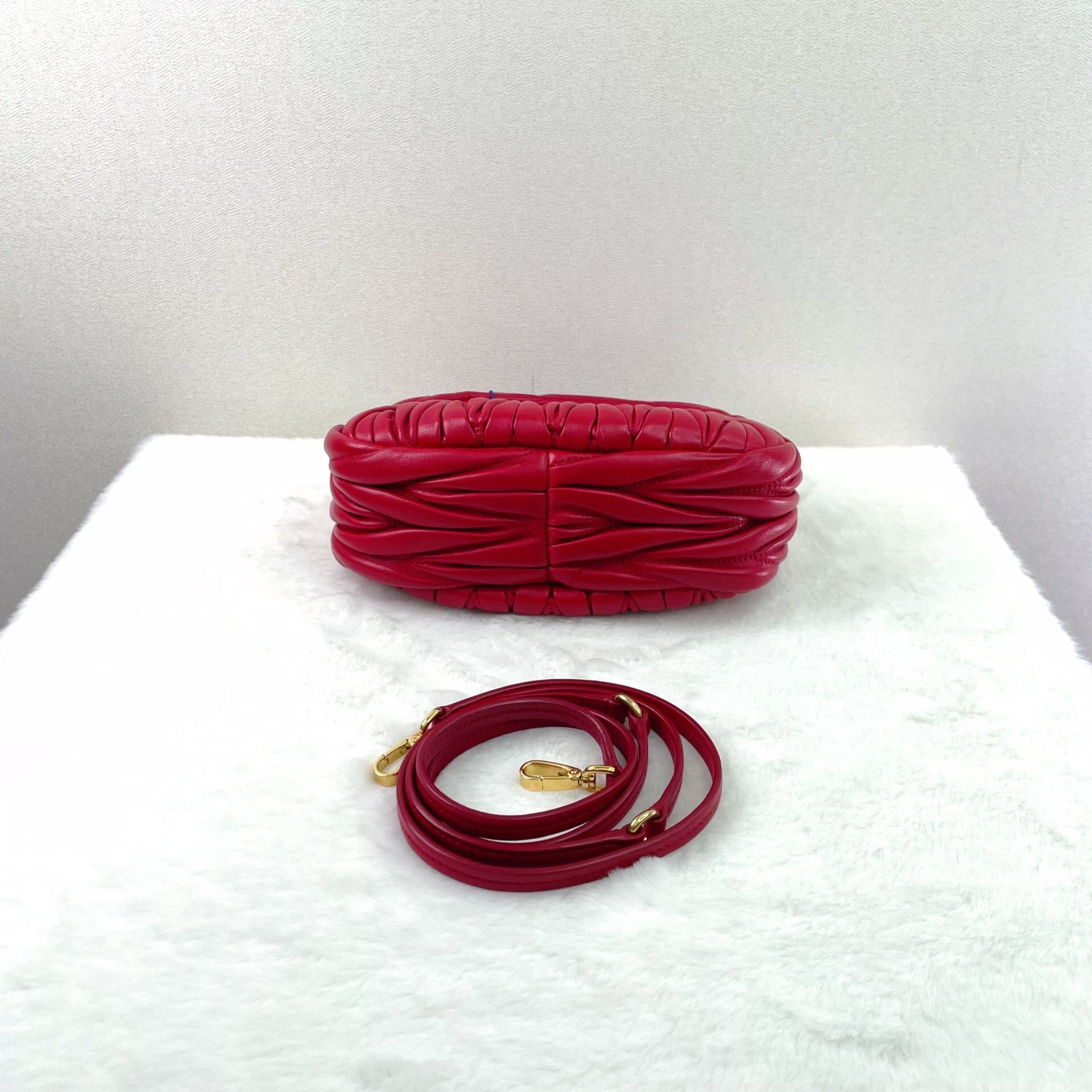 Miu Miu Miu Miu Wander Red Hobo Bag Size ONE SIZE - 4 Thumbnail