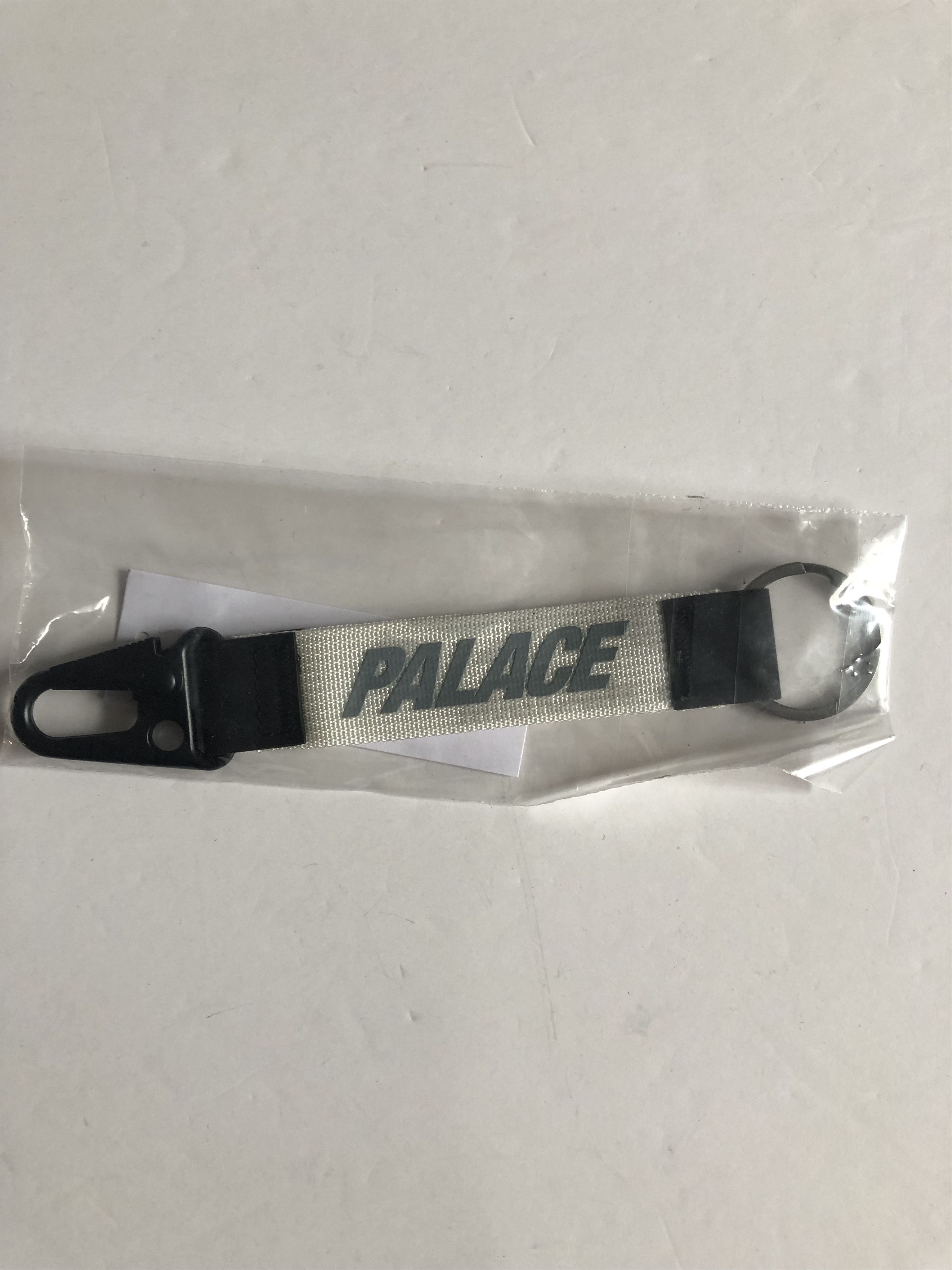 Palace Palace Multicam Keychain Alpine New in Bag FW19 | Grailed