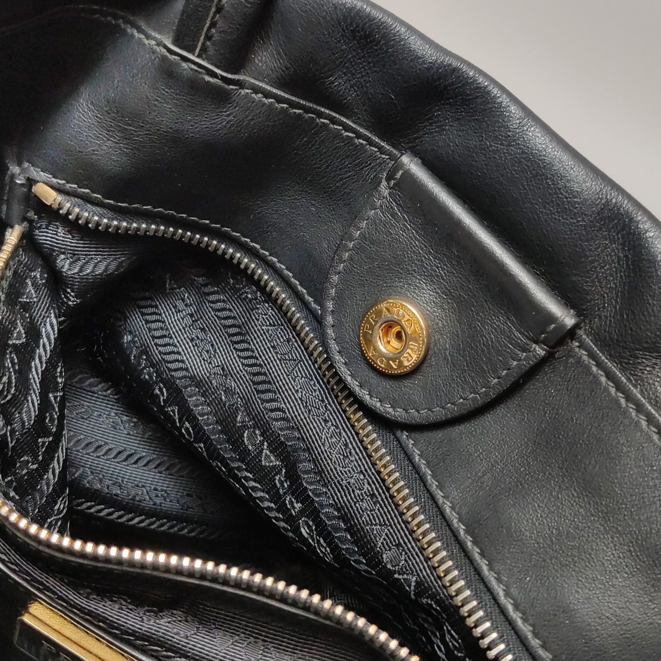 Prada Prada Black Leather Logo Shoulder Bag Size ONE SIZE - 9 Thumbnail