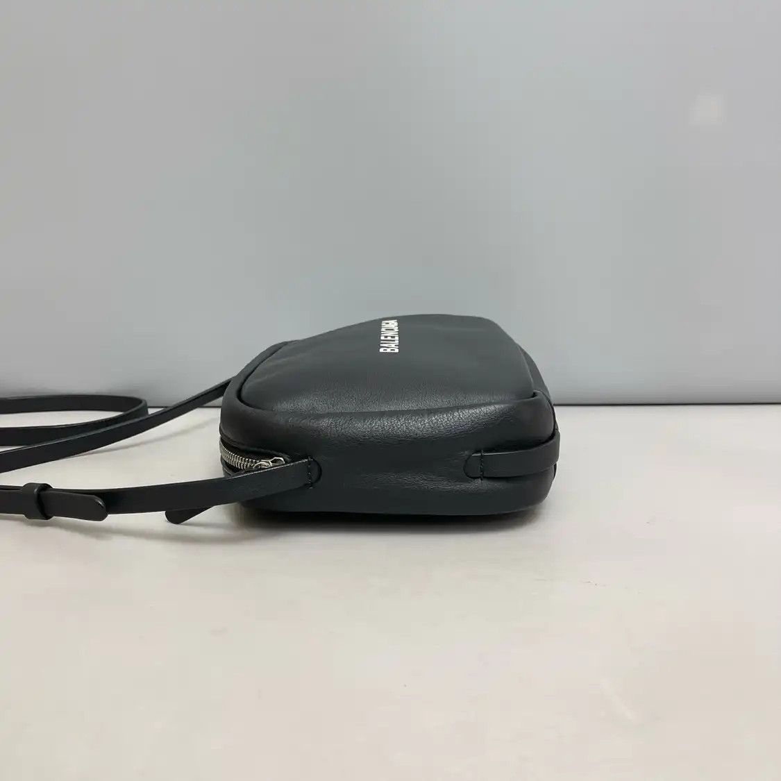 Balenciaga BALENCIAGA camera bag black cowhide leather print shoulder bag Size ONE SIZE - 2 Thumbnail