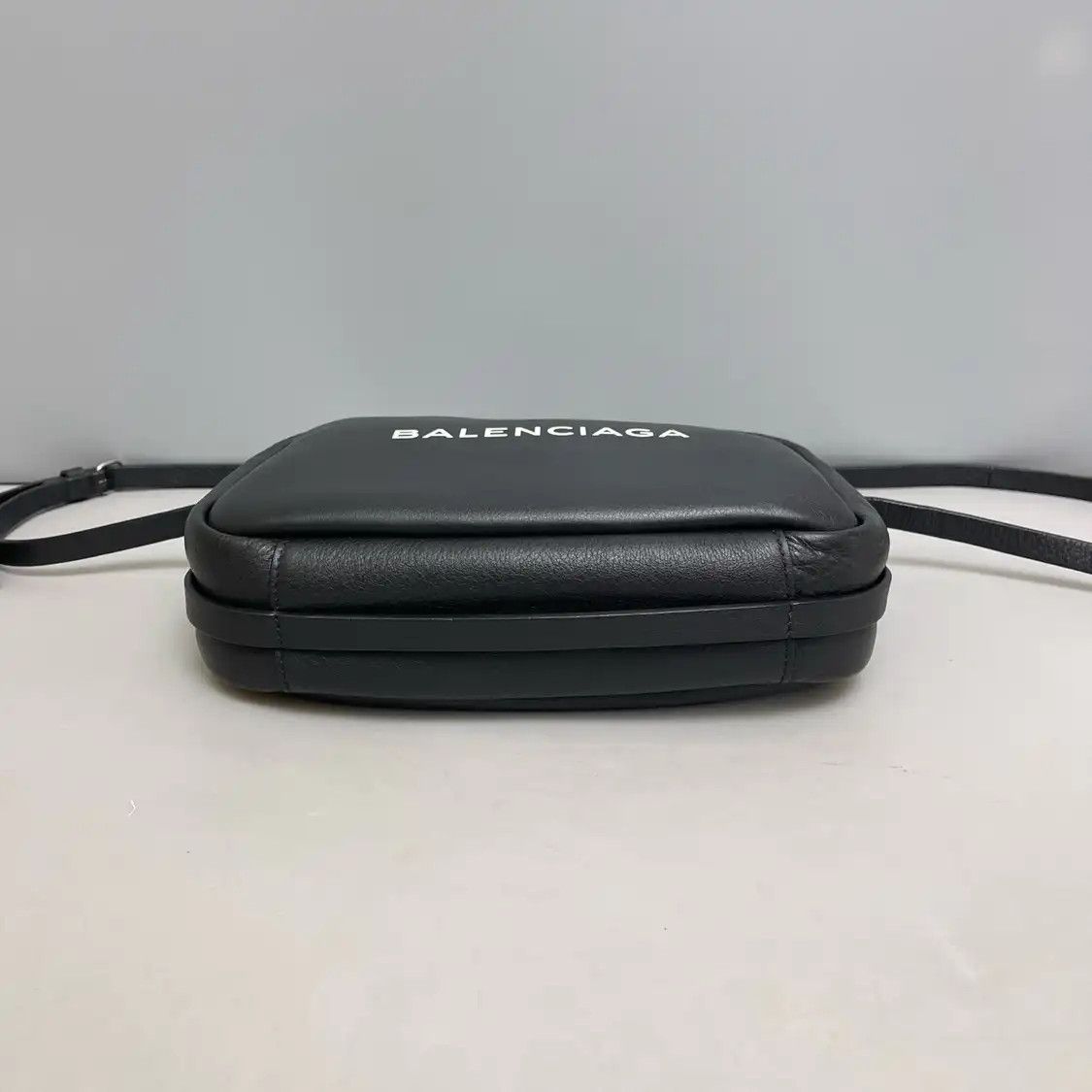 Balenciaga BALENCIAGA camera bag black cowhide leather print shoulder bag Size ONE SIZE - 6 Thumbnail