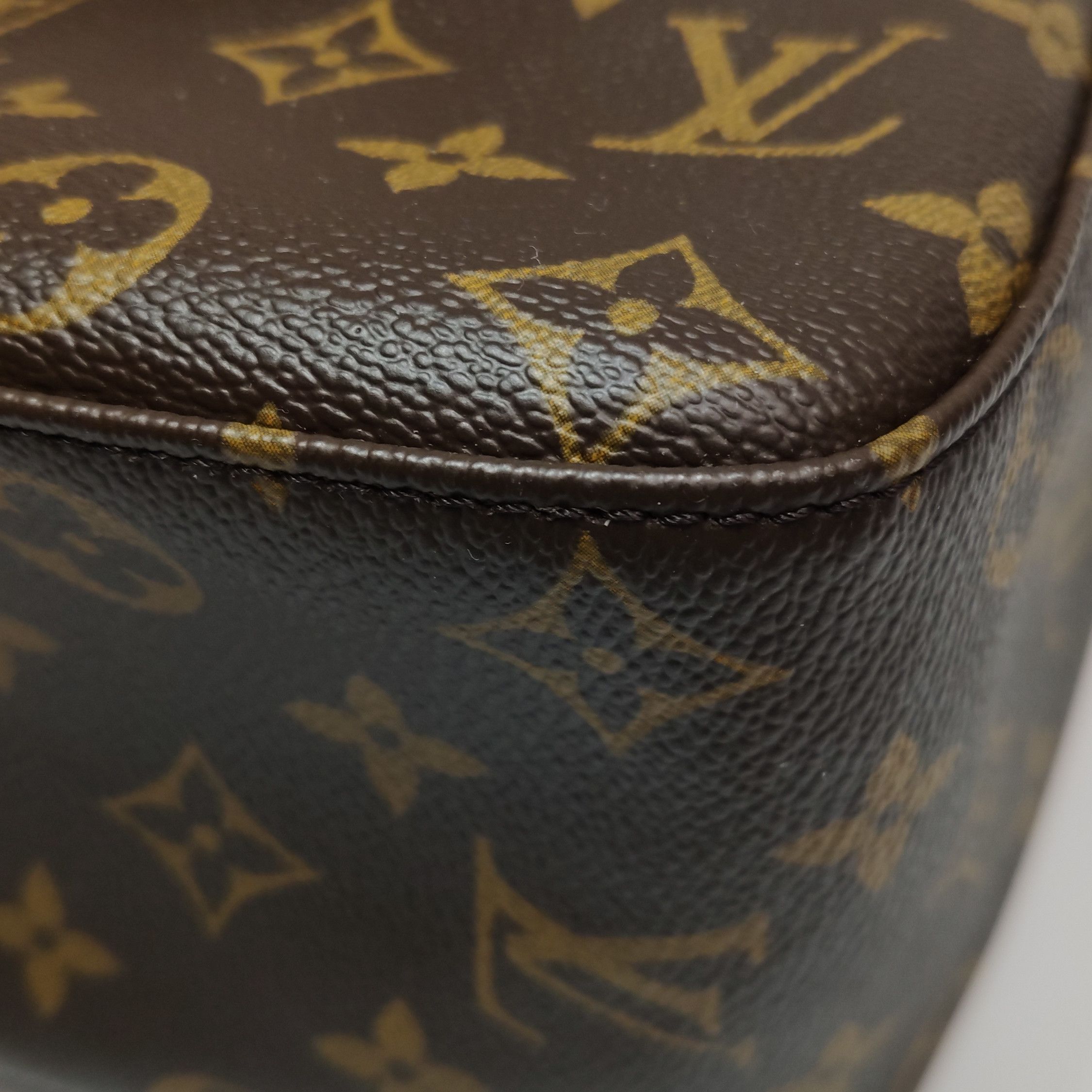 Louis Vuitton Louis Vuitton Looping MM Monogram Shoulder Bag Size ONE SIZE - 16 Thumbnail