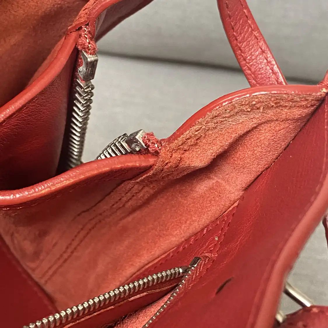 Balenciaga BALENCIAGA Papier red cowhide leather stud fringe crossbody bag Size ONE SIZE - 12 Thumbnail