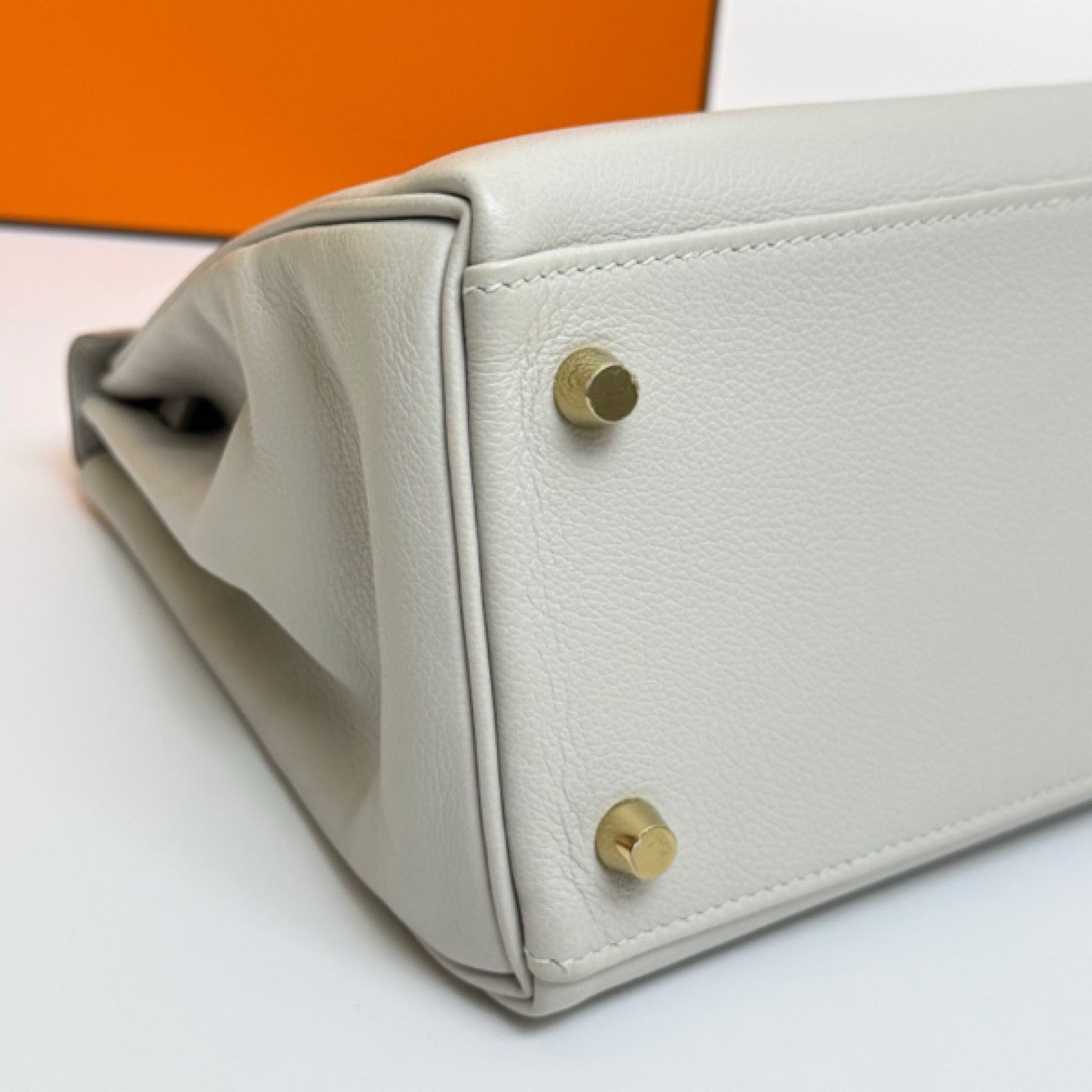 Hermes Hermes Kelly 28 Evercolor Leather Pearl Gray Gold Hardware Size ONE SIZE - 4 Thumbnail
