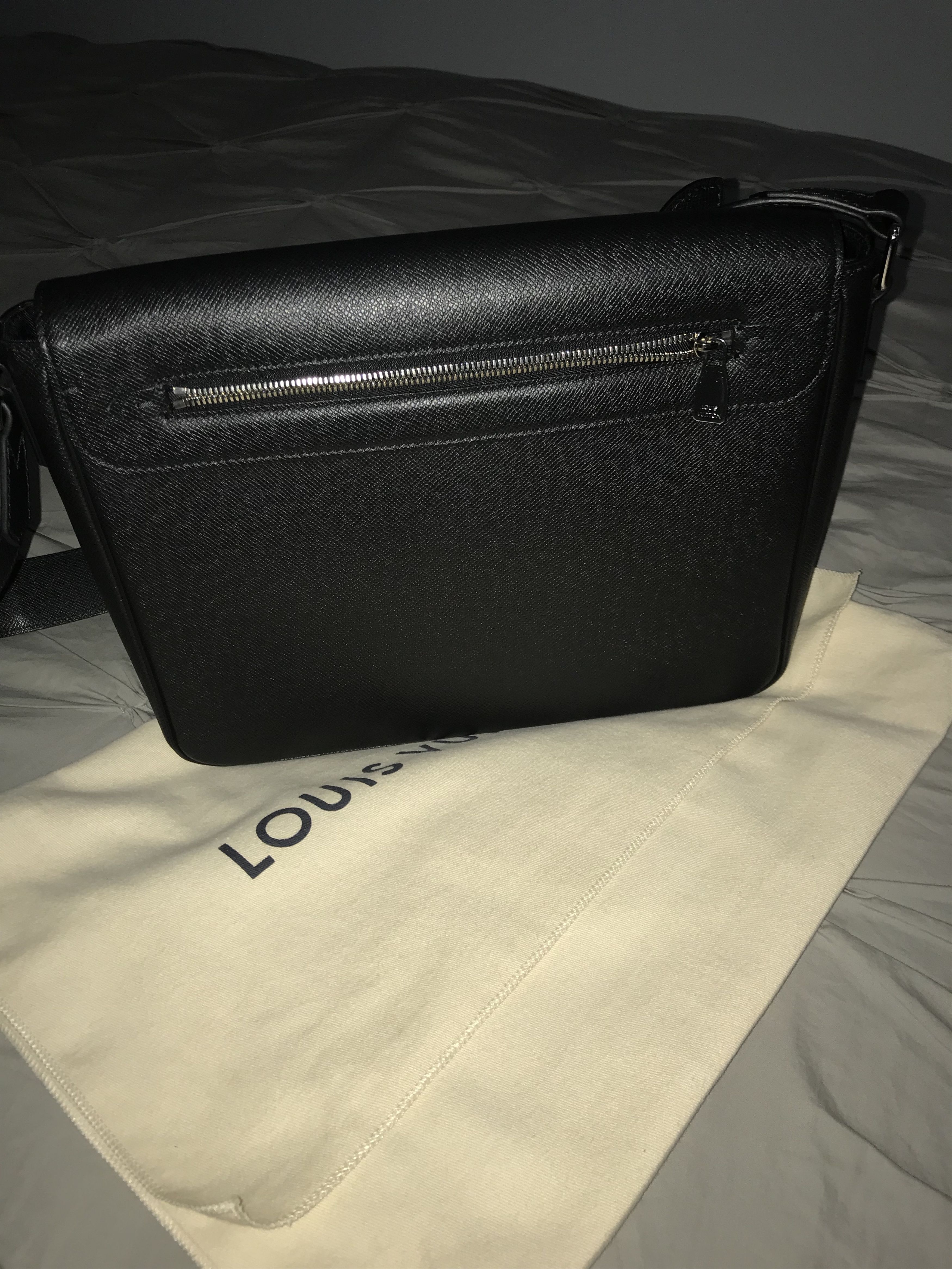 Louis Vuitton Louis Vuitton ROMAN MESSENGER MM (Taiga Noir) Size ONE SIZE - 2 Thumbnail