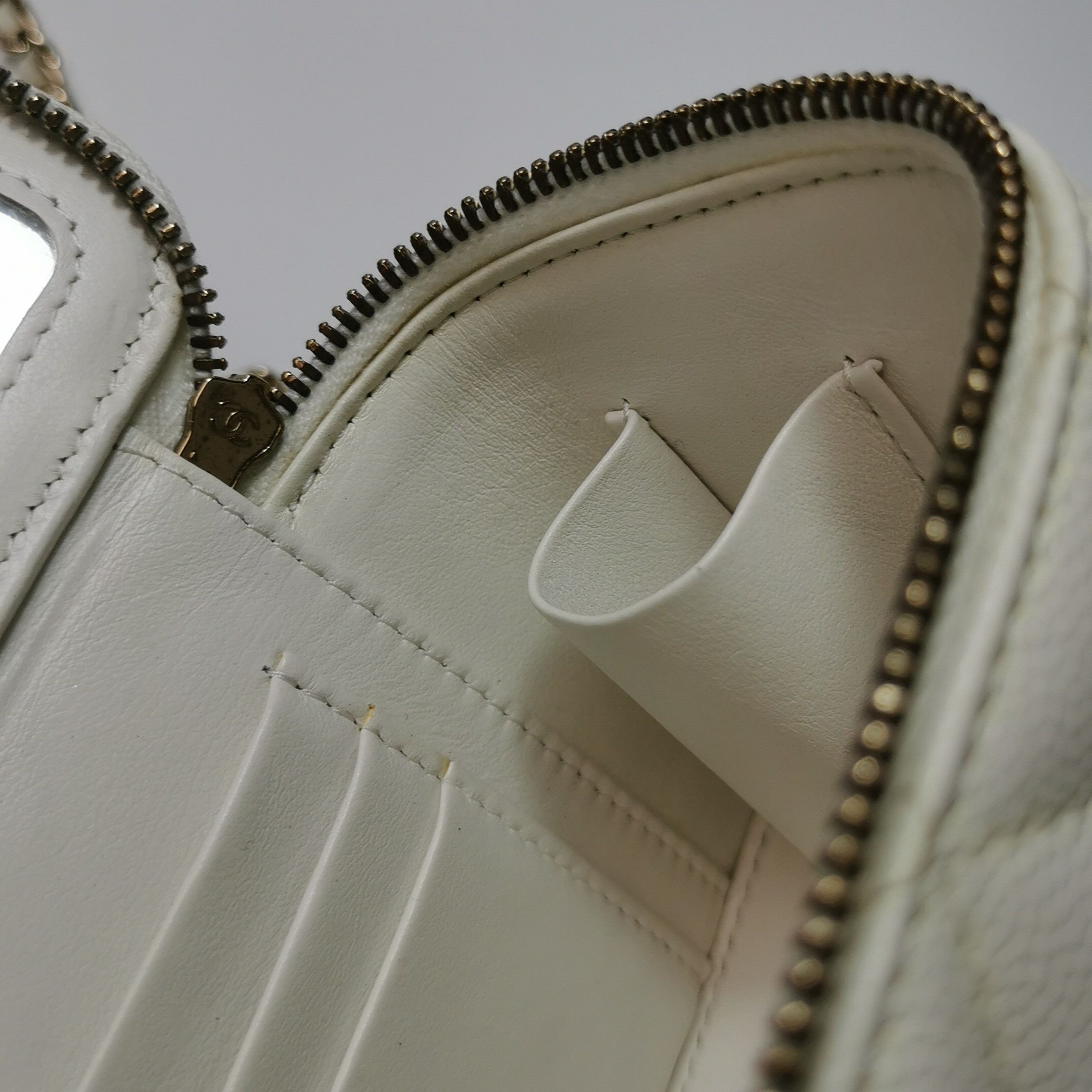 Chanel Chanel Vanity Case Quilted Leather Crossbody Bag Size ONE SIZE - 10 Thumbnail