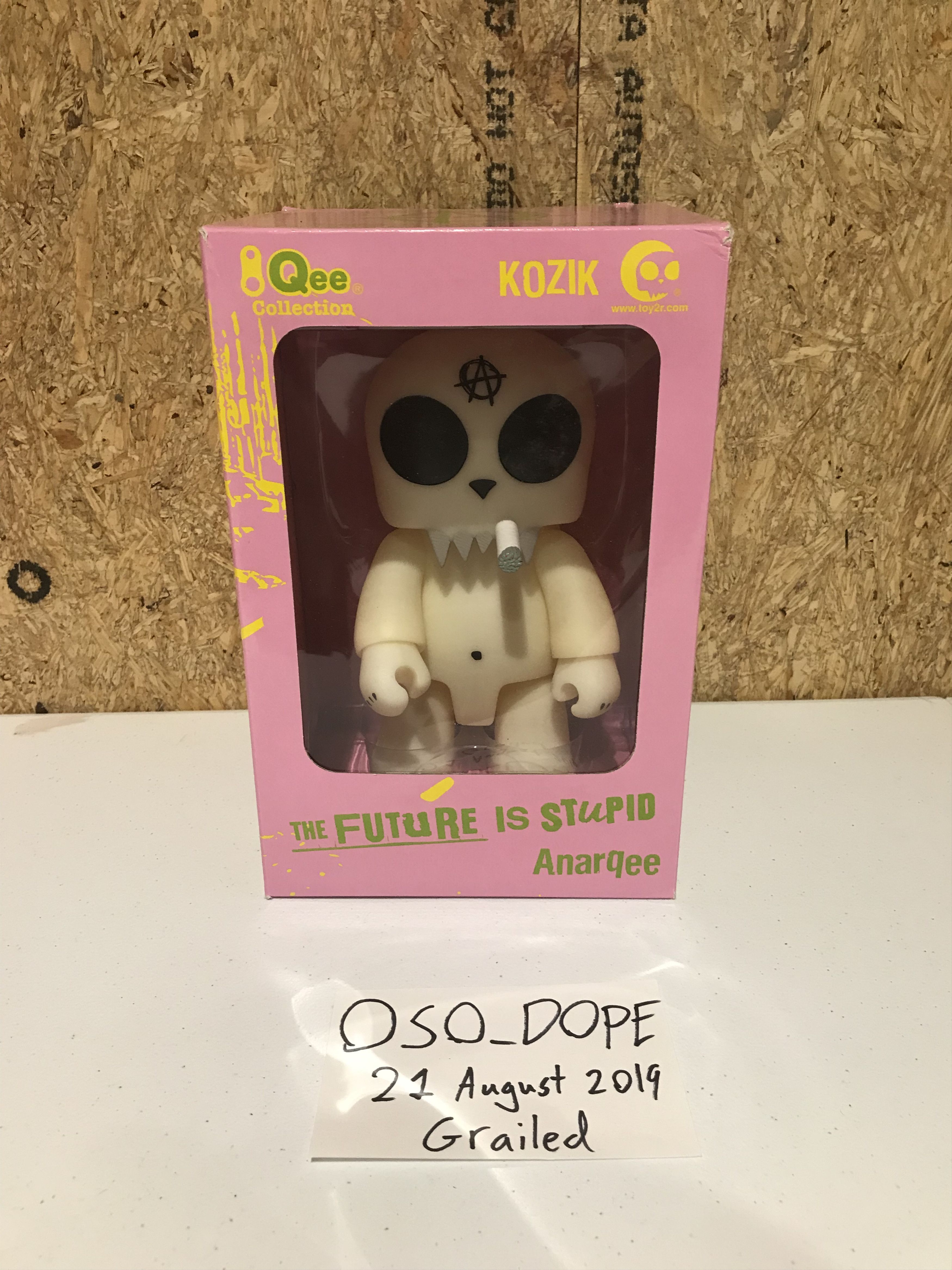 kozik QEE kozik QEE toy2r レア おまけスモーキンバニー1体 kozik