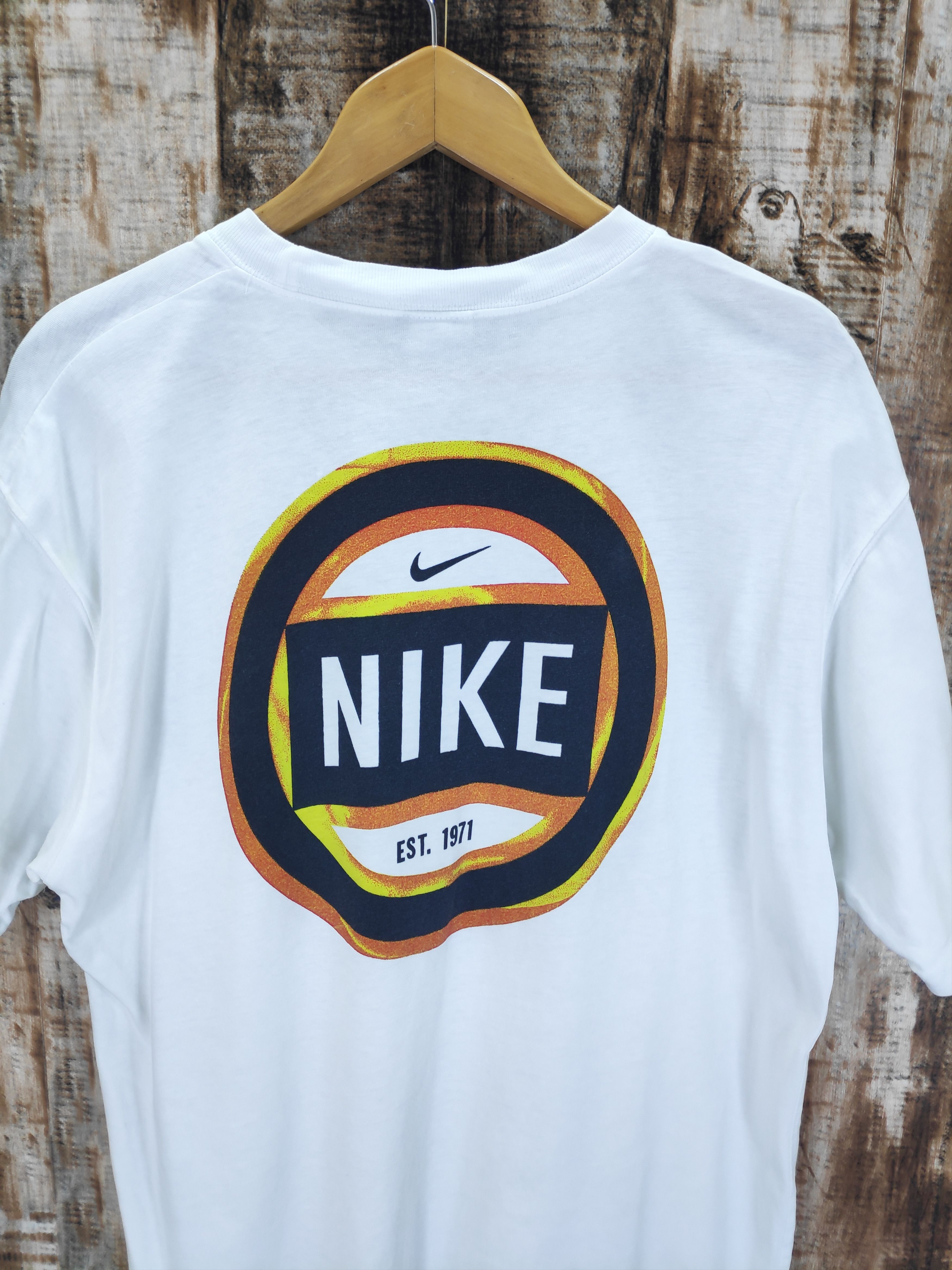Vintage NIKE SWOOSH T shirt Large 90's Nike Sportswear Activewear