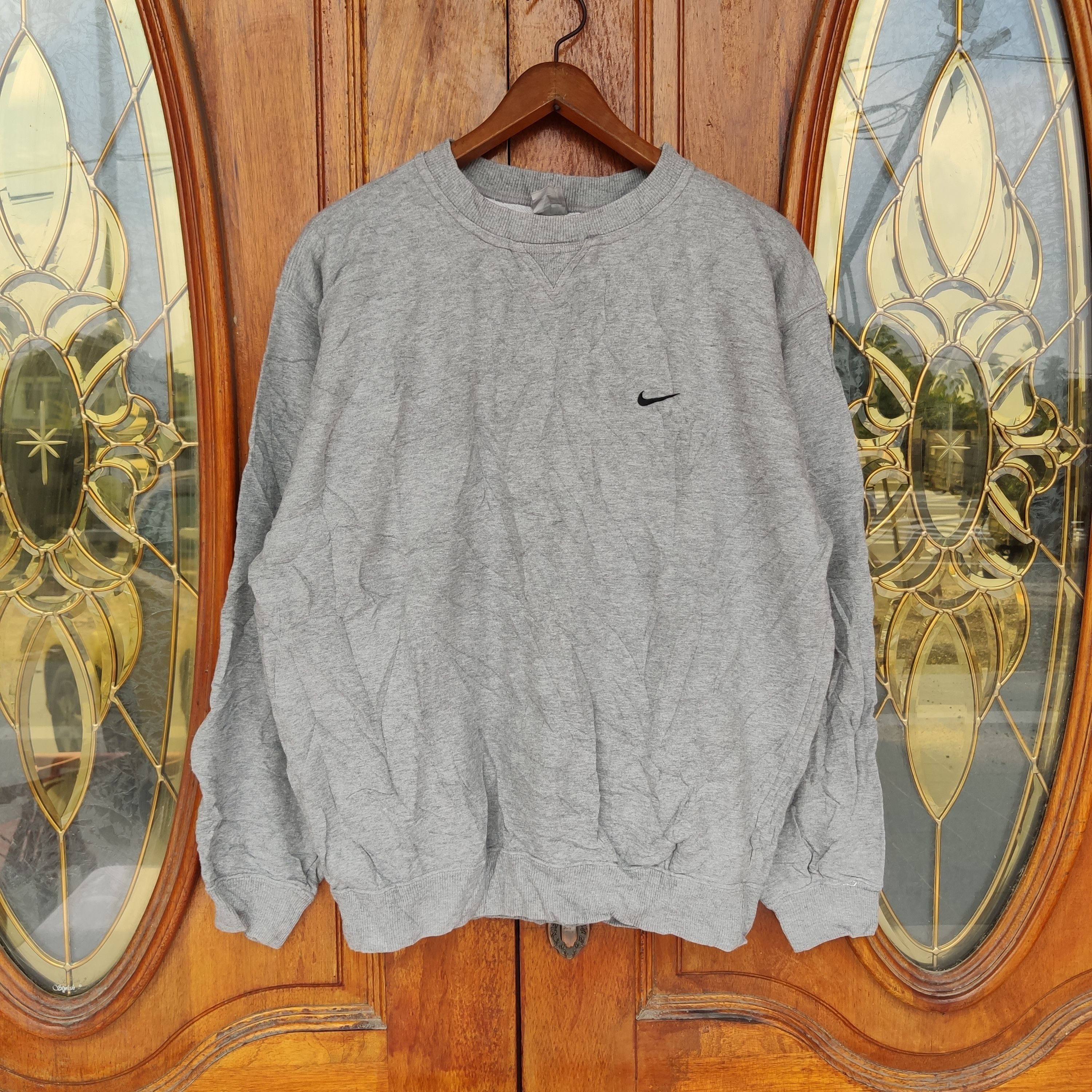 NIKE EMBROIDERED SWOOSH LOGO DESIGN SWEATSHIRT