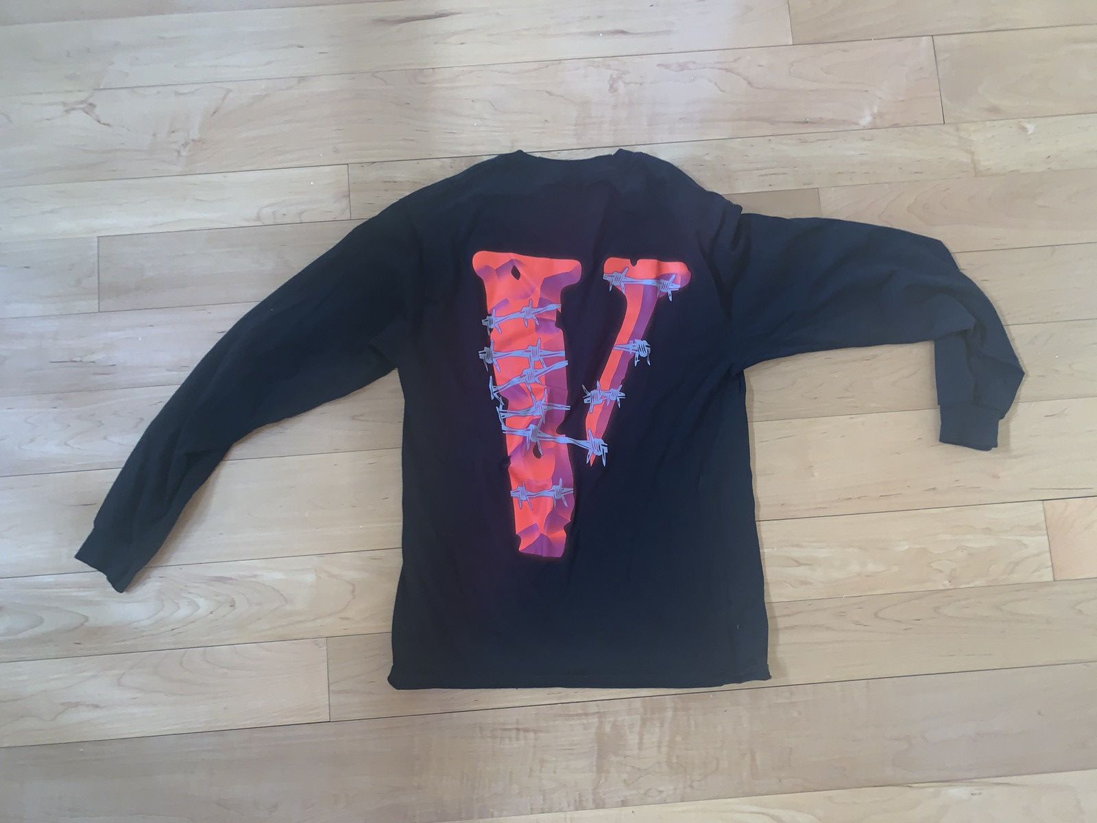 VLONE JUICE WRLD L/S Tee Lサイズ VLONE Juice WRLD Orange V Legends Never Die White Tee, size