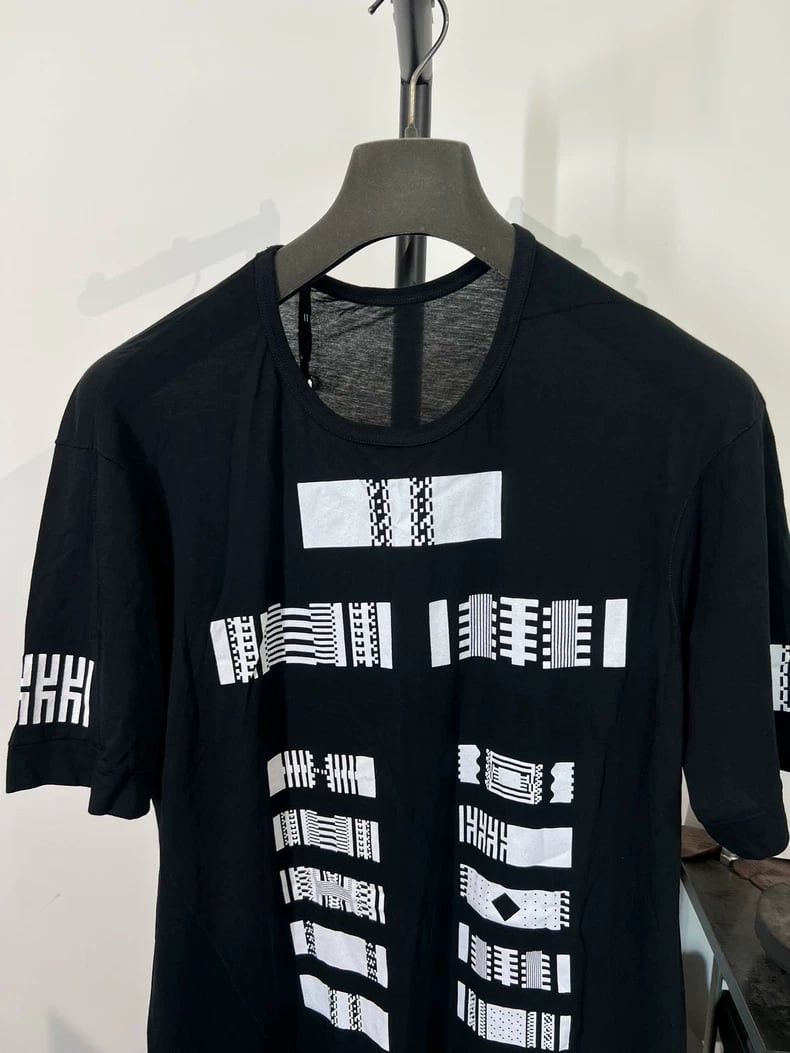 11 By Boris Bidjan Saberi Boris Bidjan Saberi 11by bbs TS1 Print Tee (L) Size US L / EU 52-54 / 3 - 3 Thumbnail
