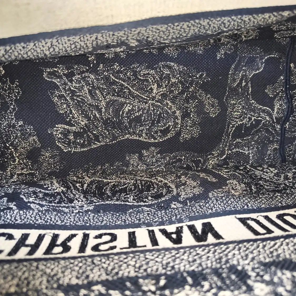 Dior DIOR Book Tote Medium blue fabric embroidery handbag Size ONE SIZE - 16 Thumbnail